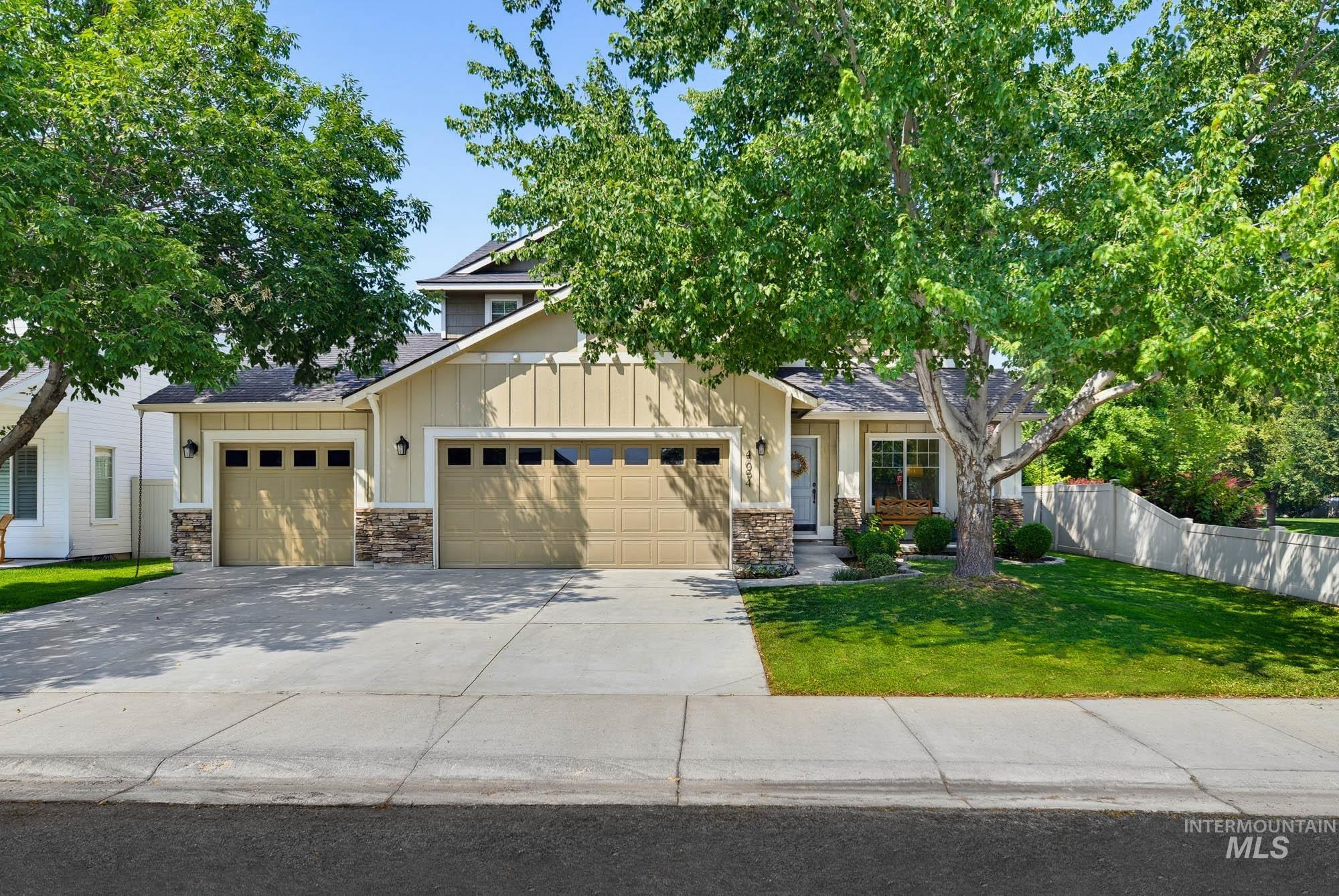 4094 E Arch Dr Property Photo 1