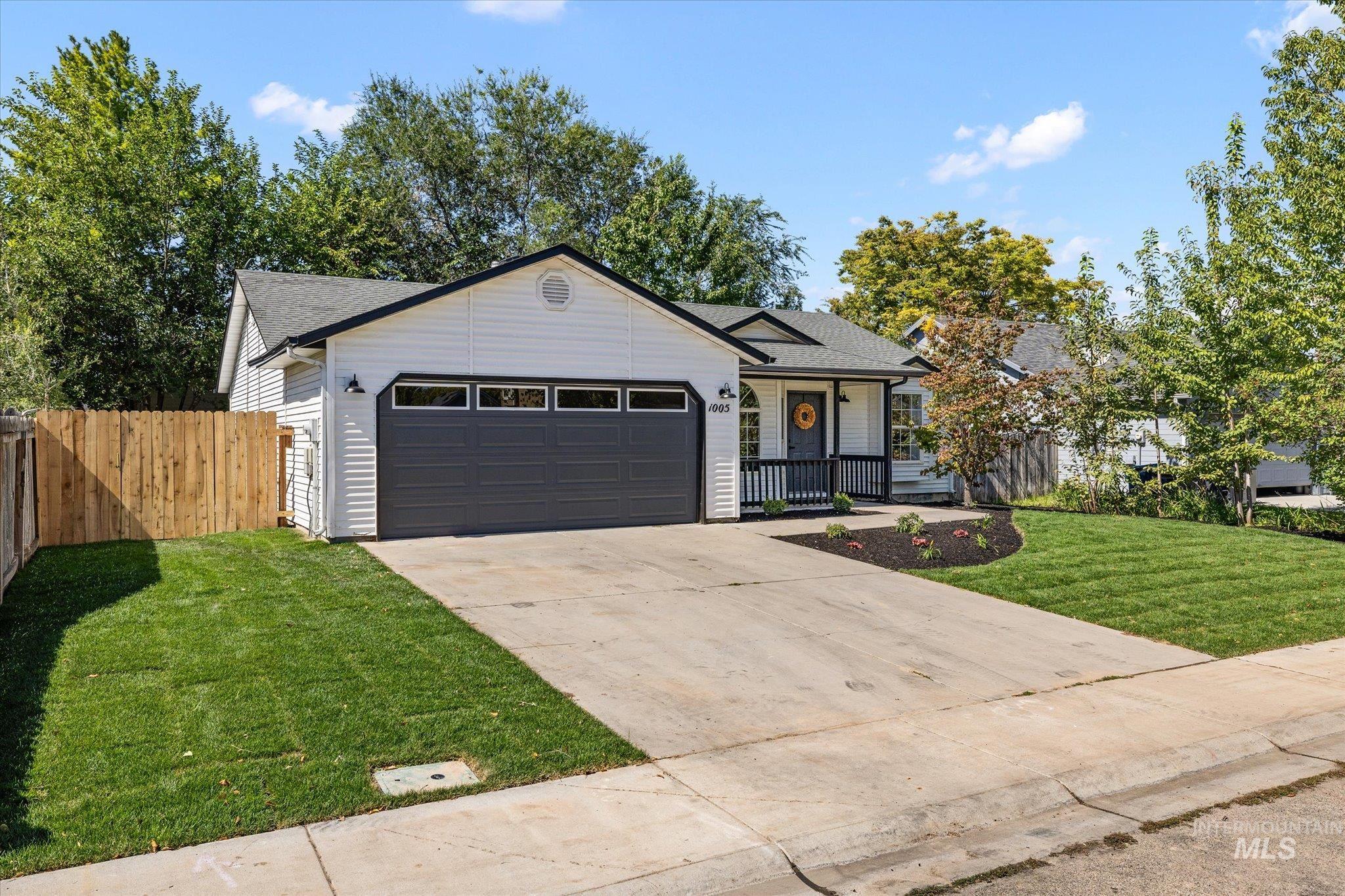 1005 S Bonneville Dr Property Photo 3