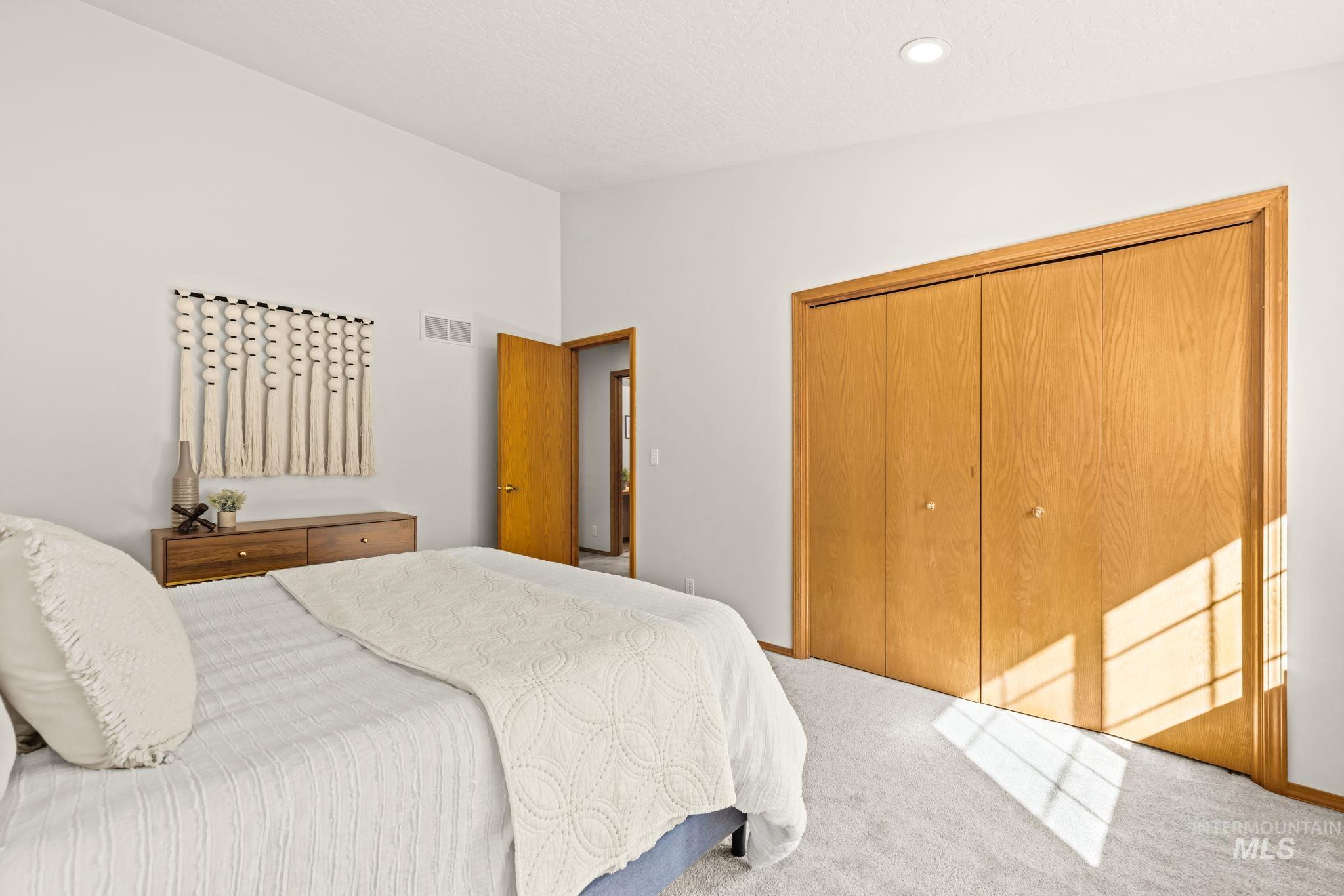 726 E Parkway Ct Property Photo 33