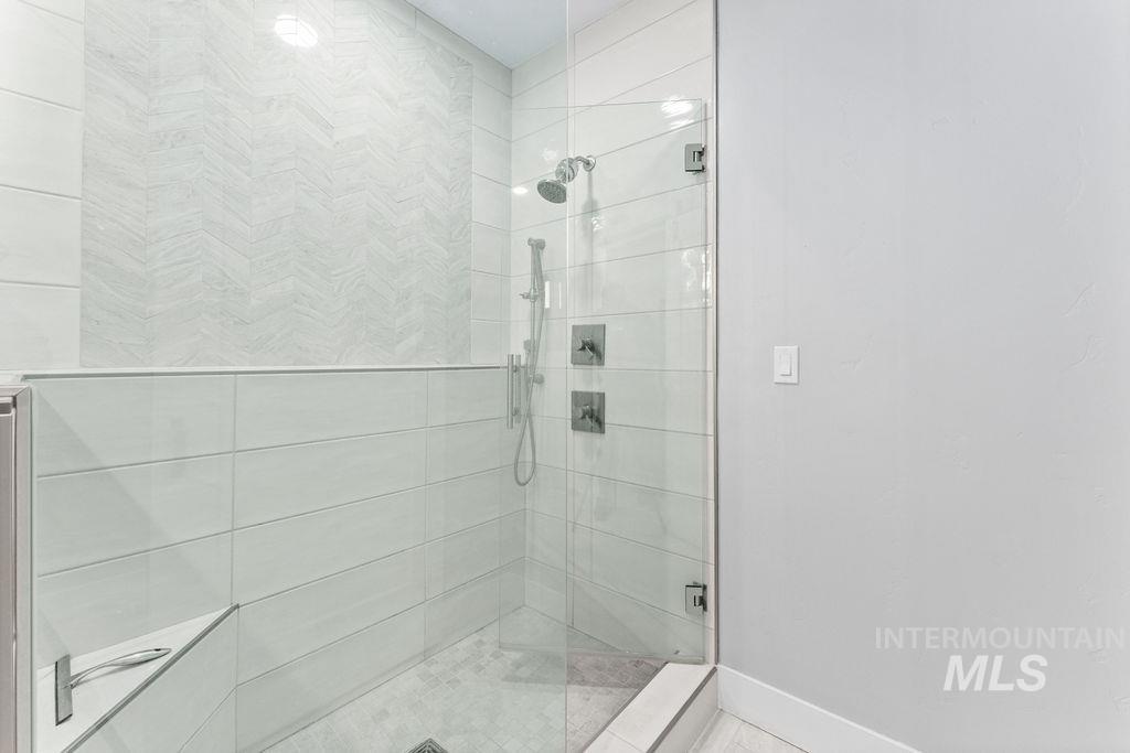 880 W River Property Photo 21