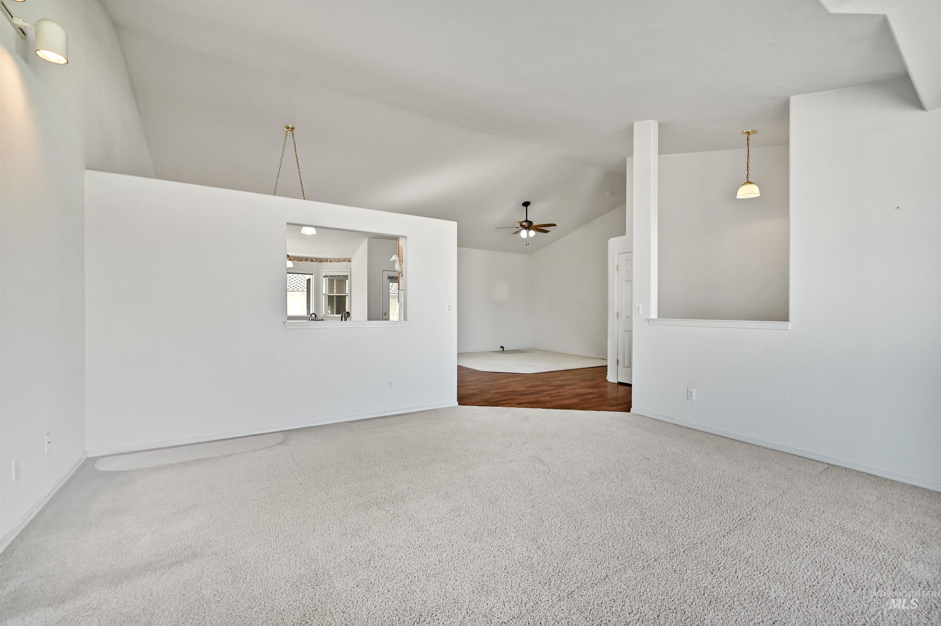 112 Country Lane Loop Property Photo 32