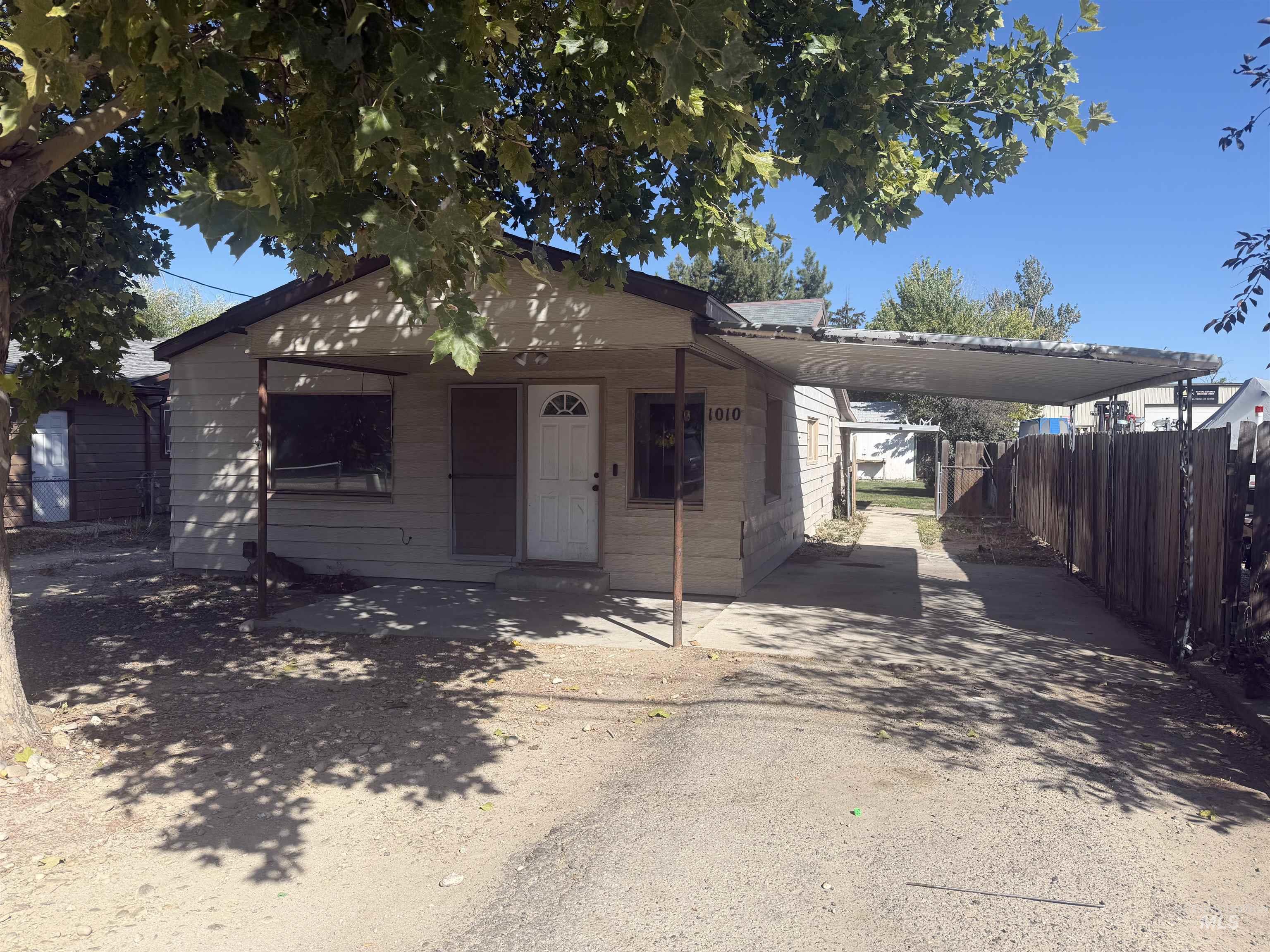 1010 W Avalon St Property Photo 1