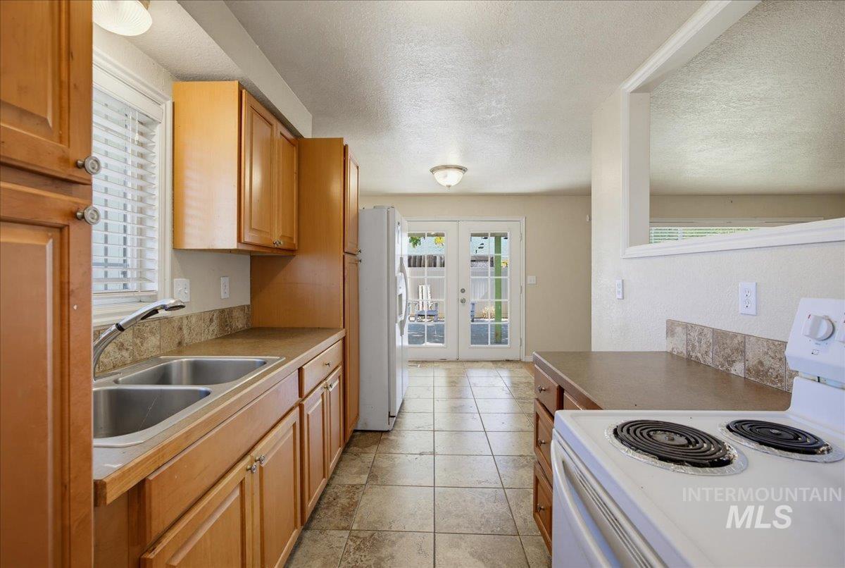 2415 E Colorado Ave Property Photo 11