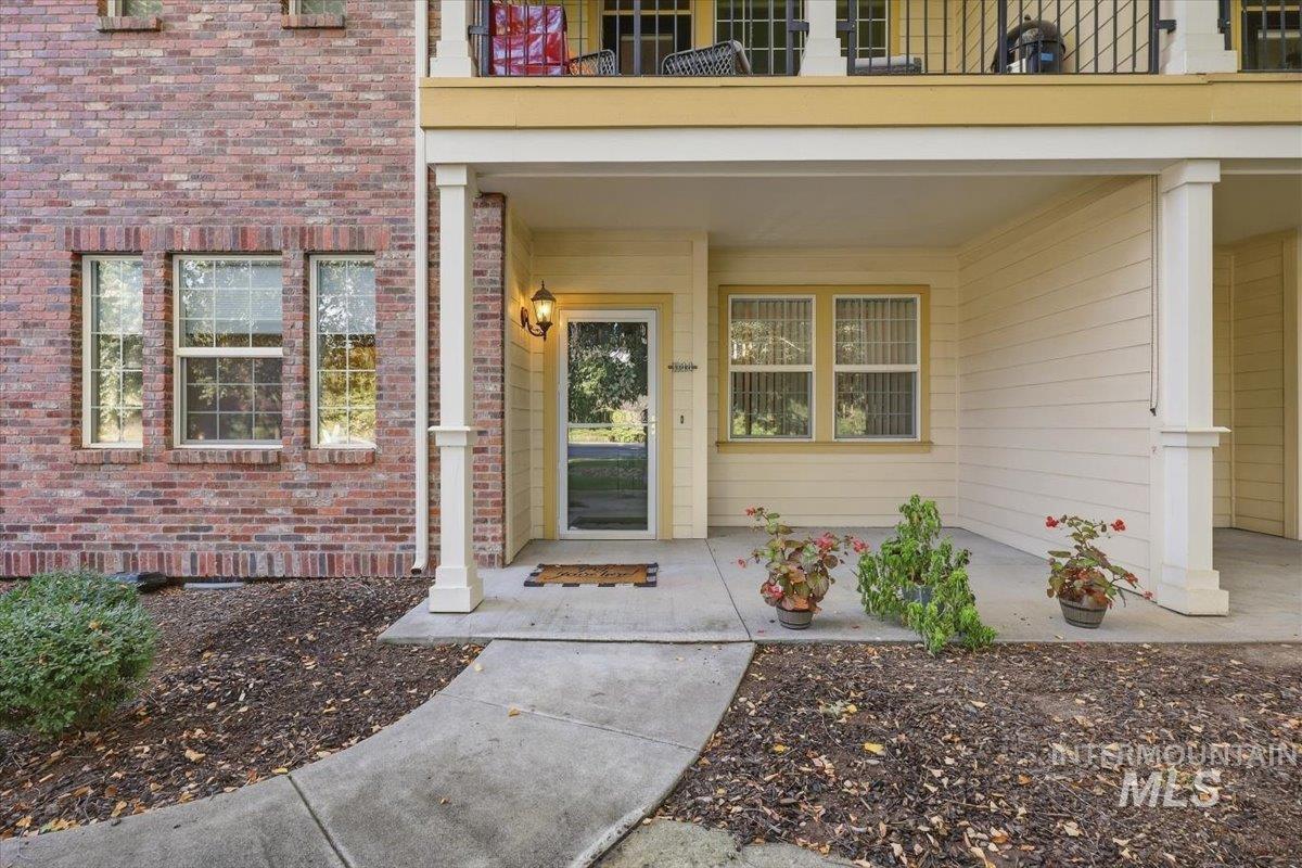 1144 E Winding Creek Dr Property Photo 2