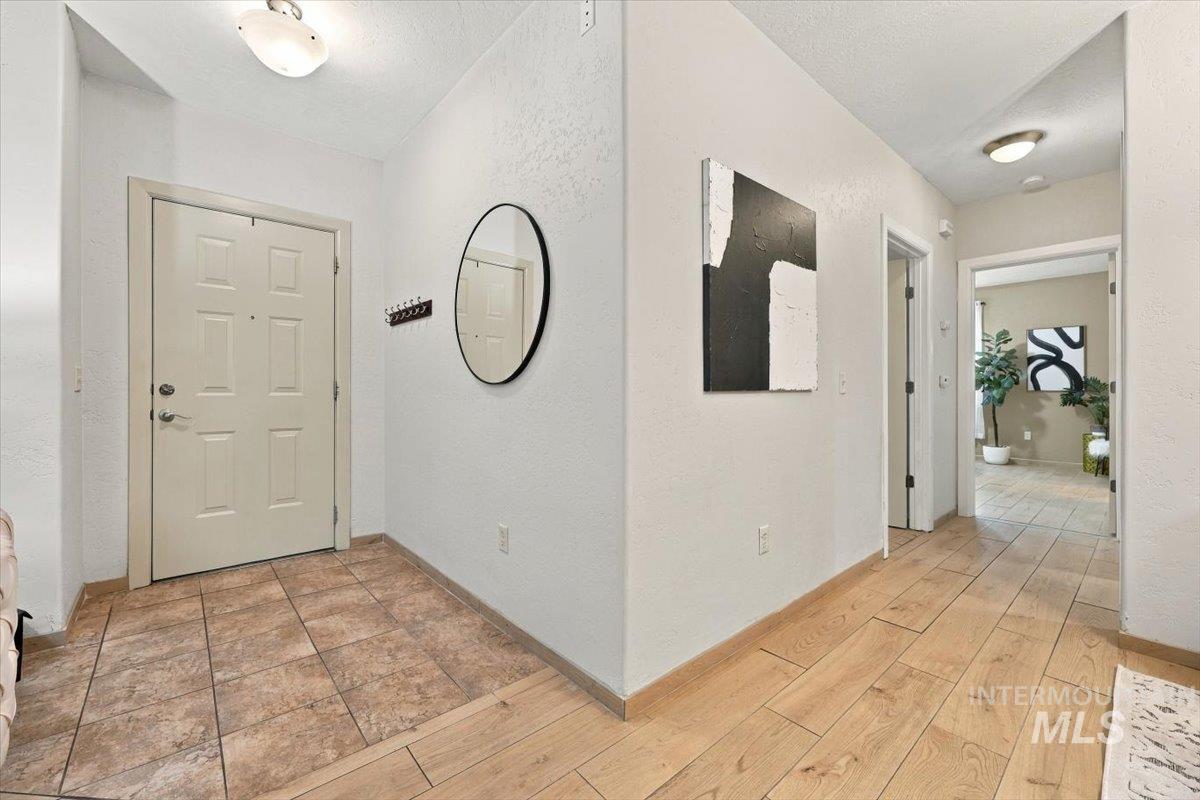 1144 E Winding Creek Dr Property Photo 4