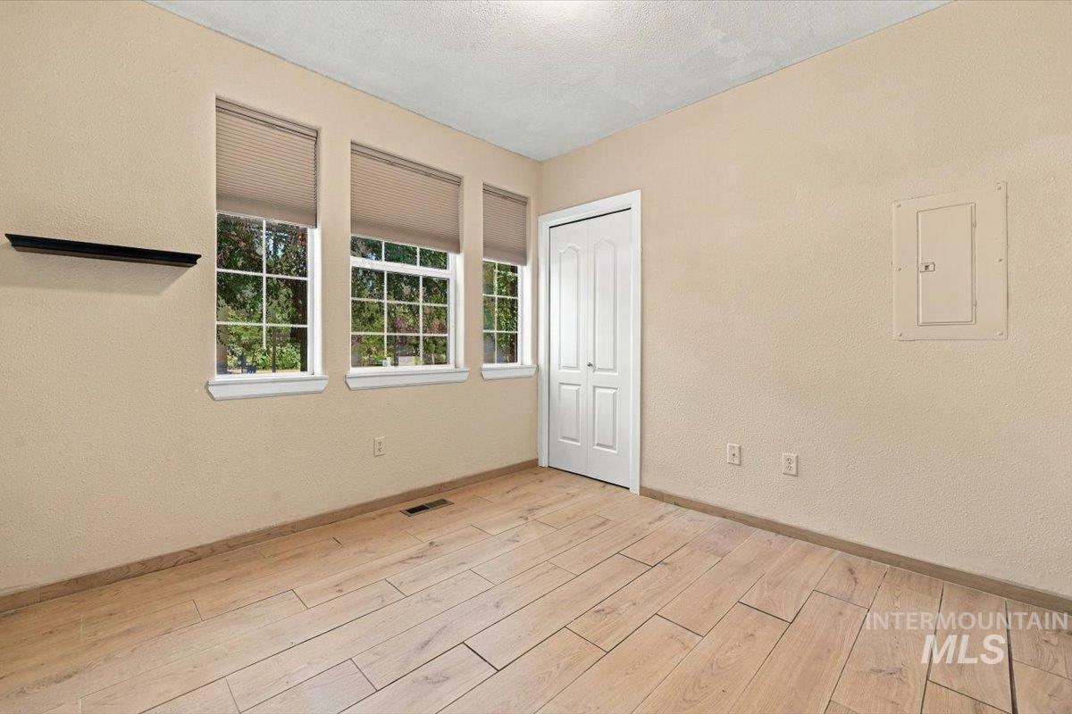 1144 E Winding Creek Dr Property Photo 18
