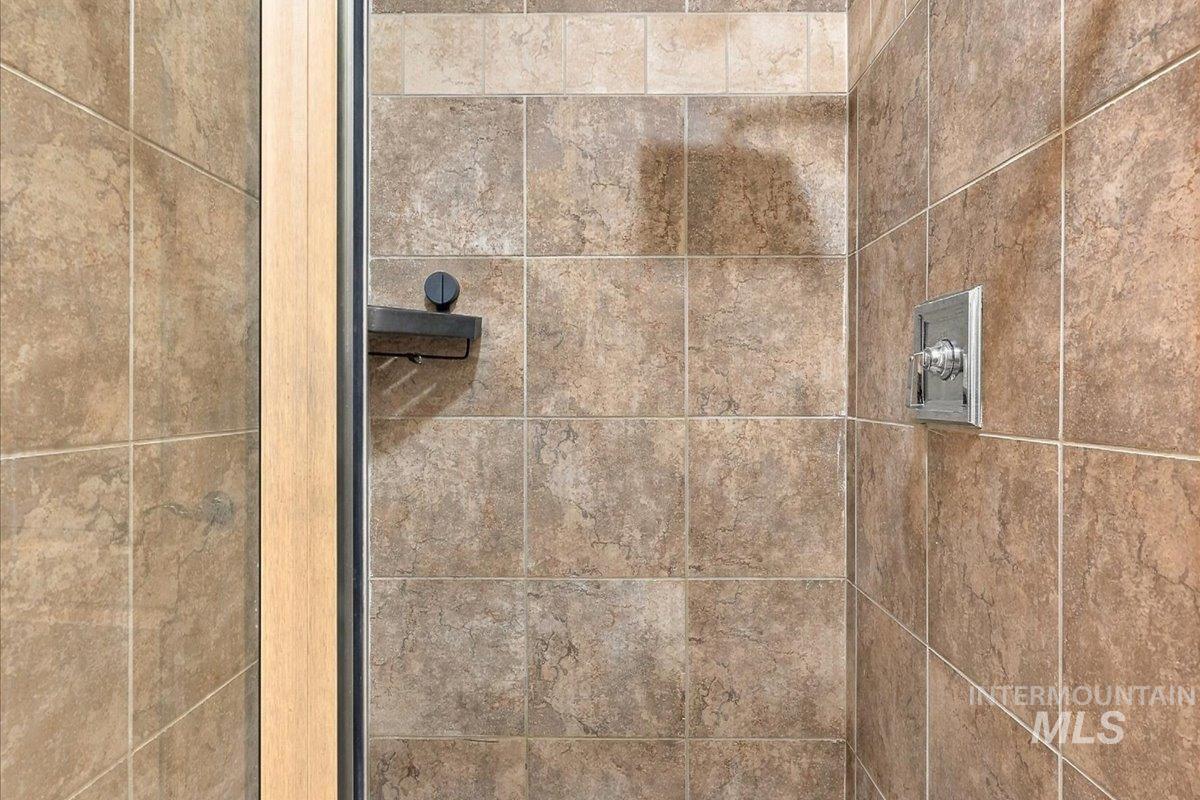 1144 E Winding Creek Dr Property Photo 23