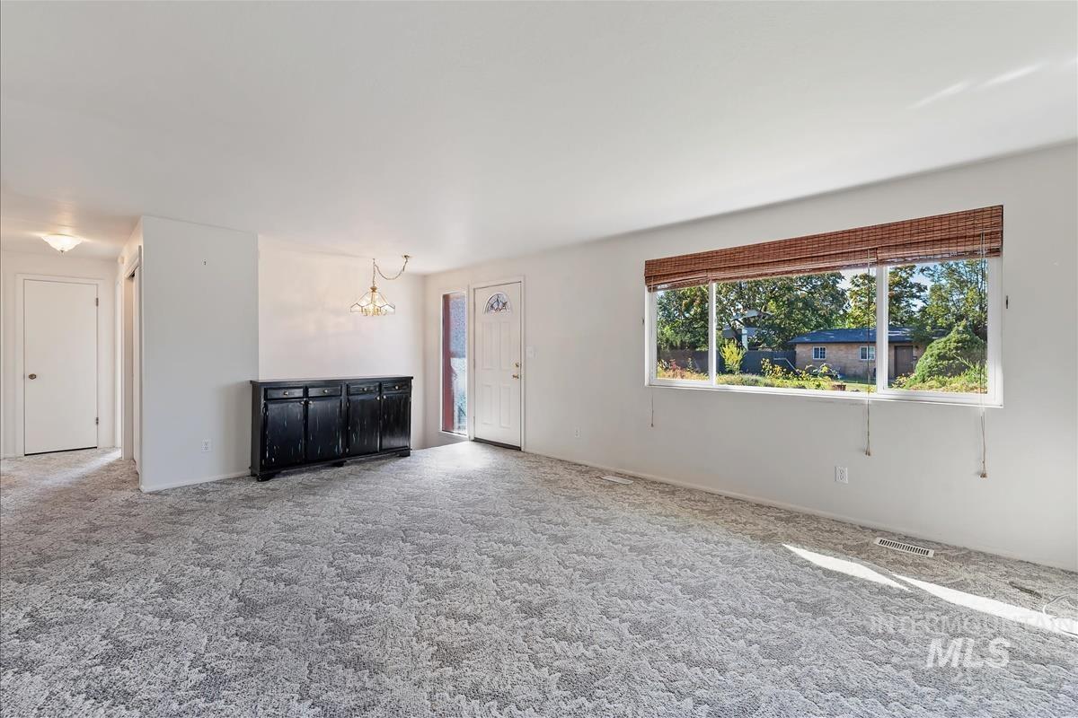 3826 W Pasadena Dr Property Photo 5