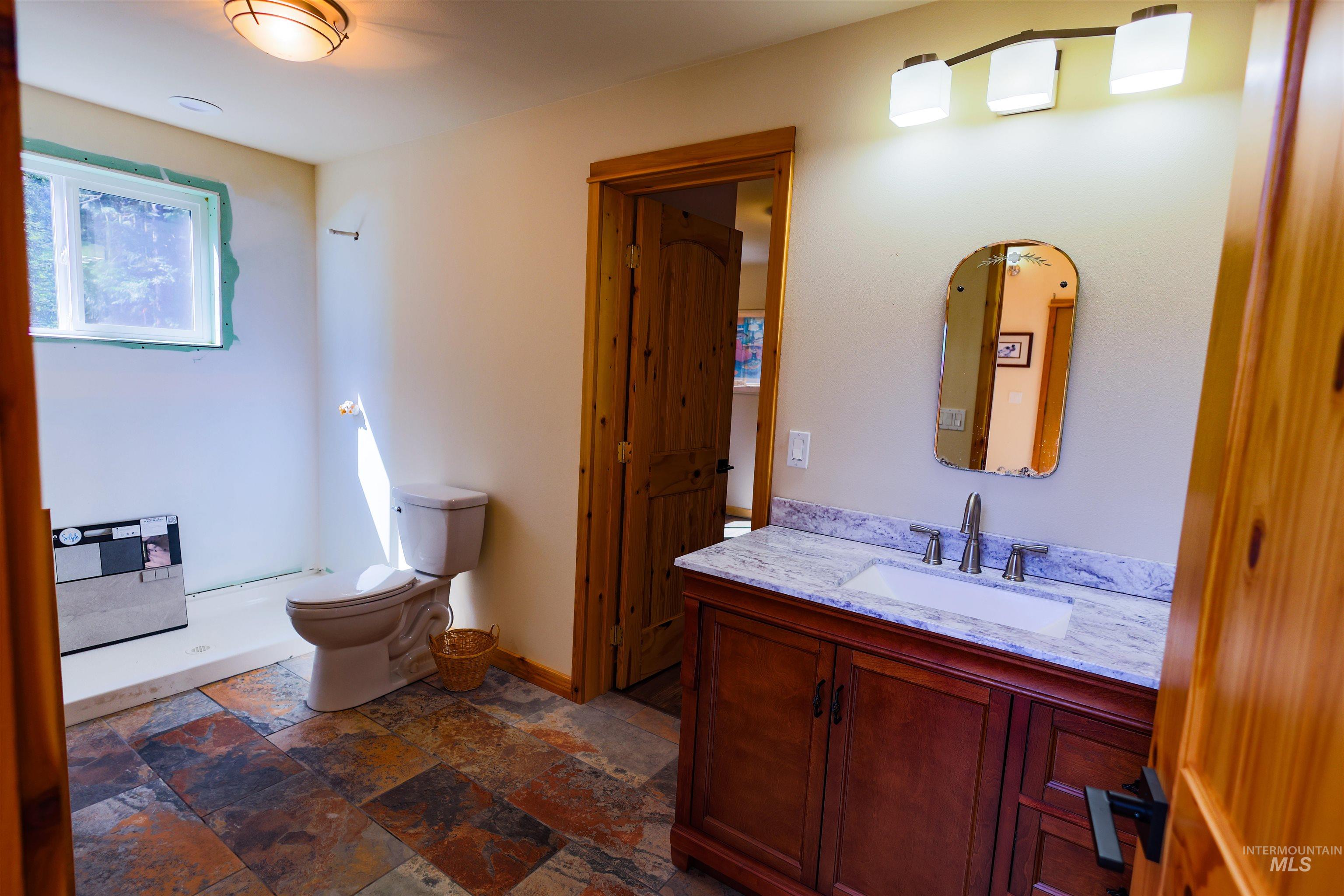 2391 Glenwood Rd Property Photo 17