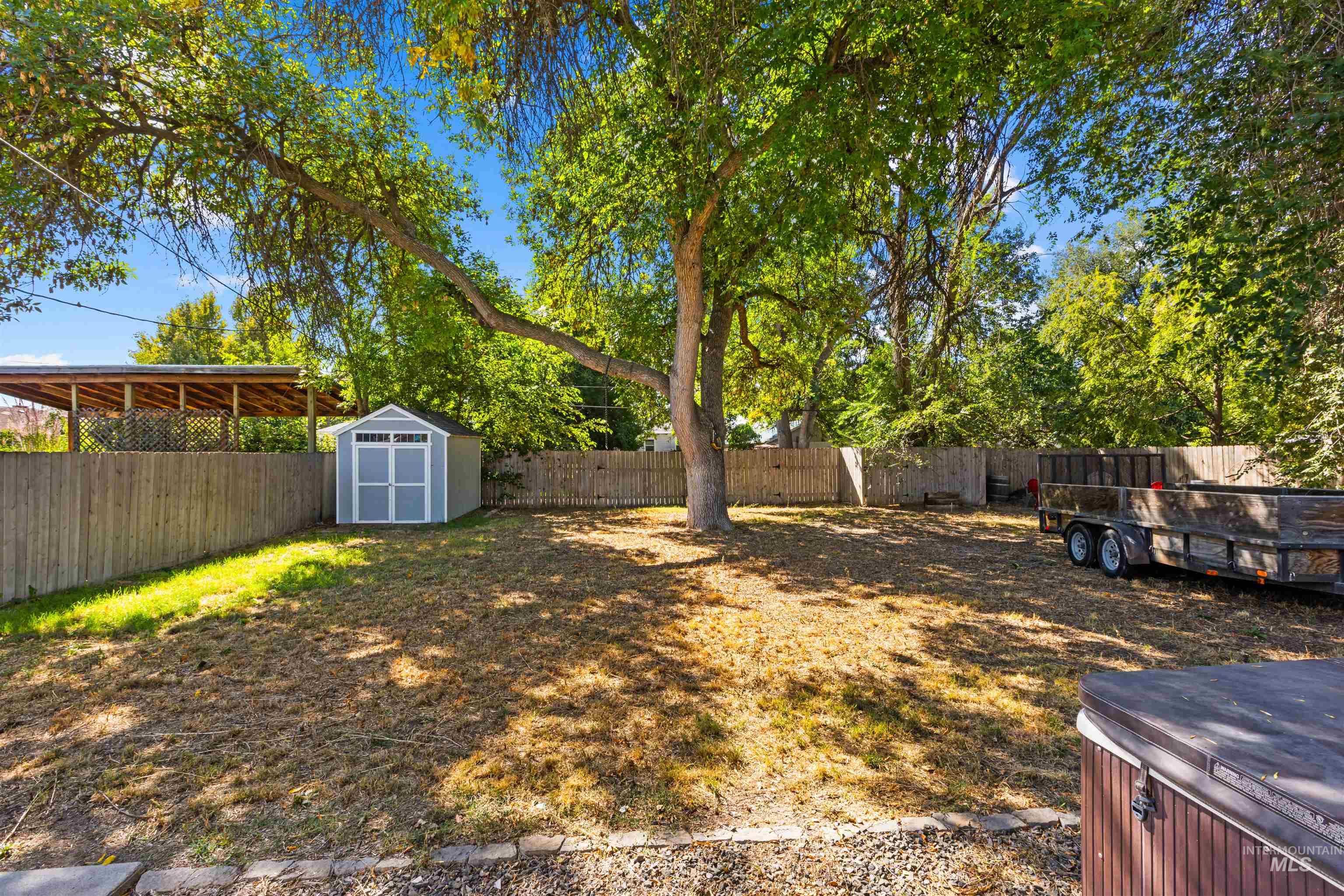 209 W Elm St Property Photo 3