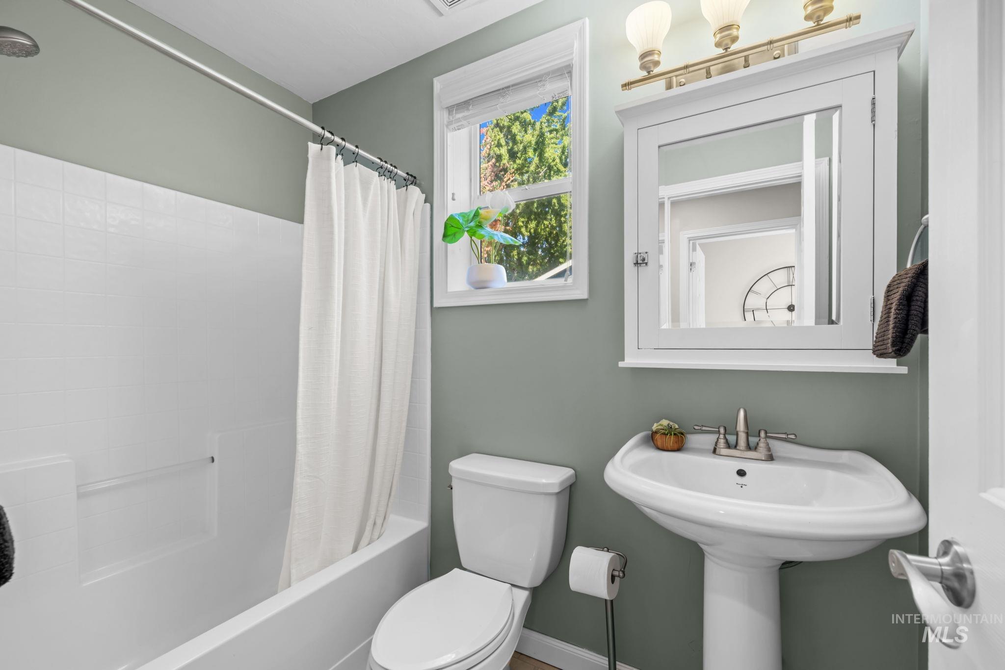 14026 W Bunkerhill St Property Photo 26