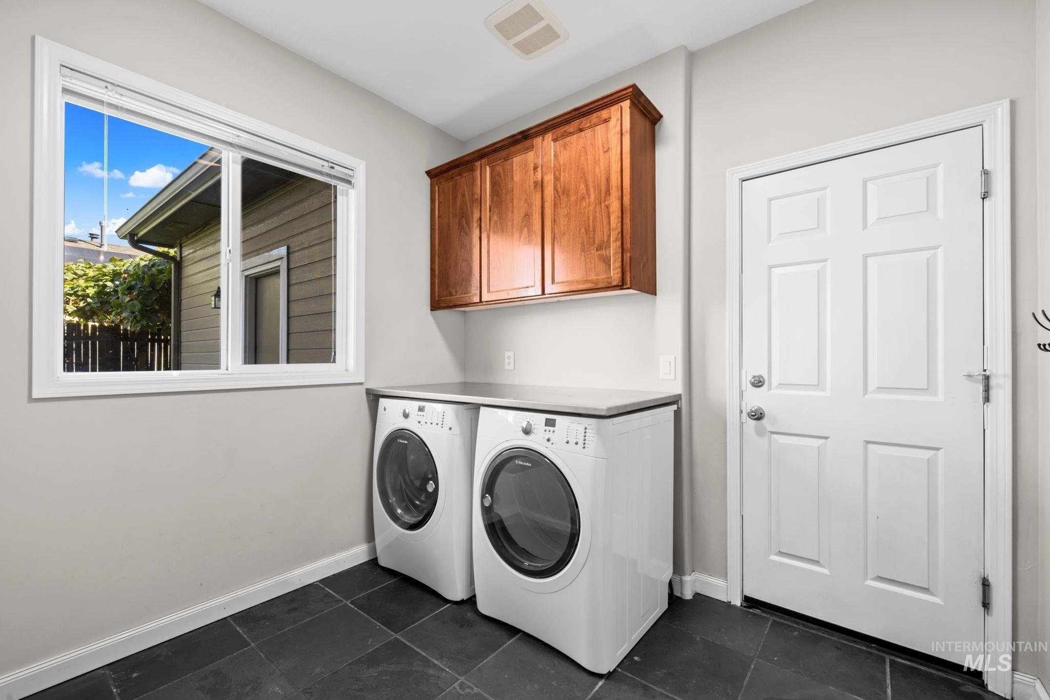 14026 W Bunkerhill St Property Photo 27