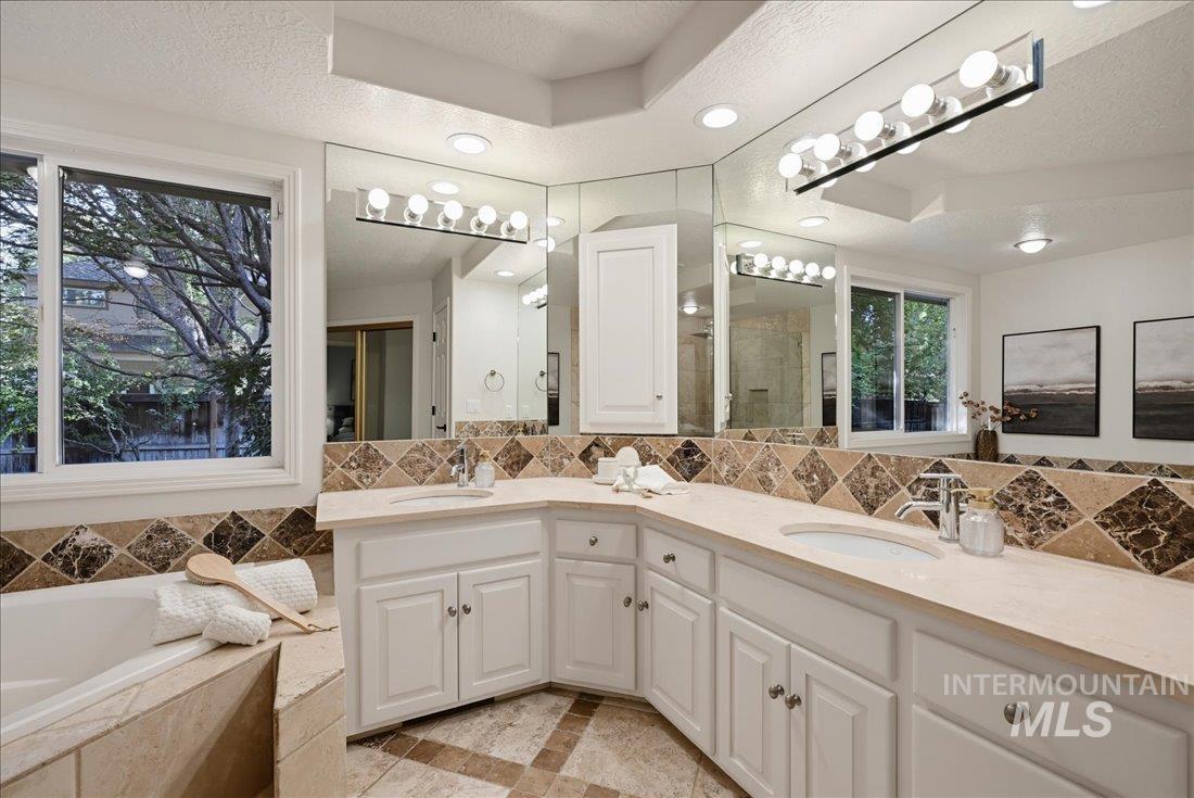 3064 E Nature Dr Property Photo 16