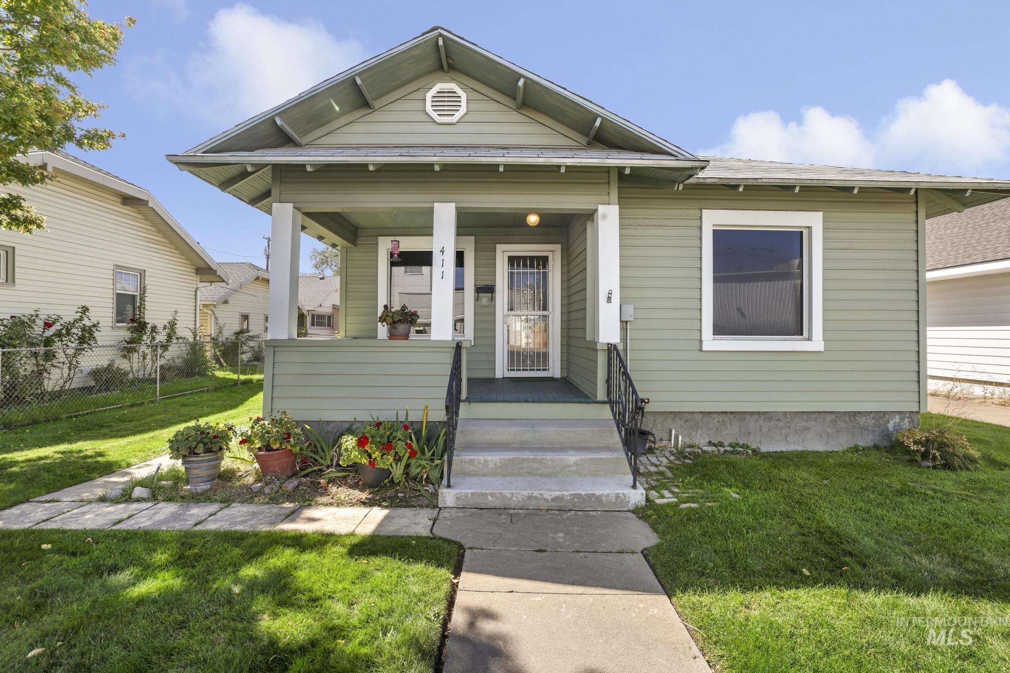 411 2nd Ave W Property Photo 1