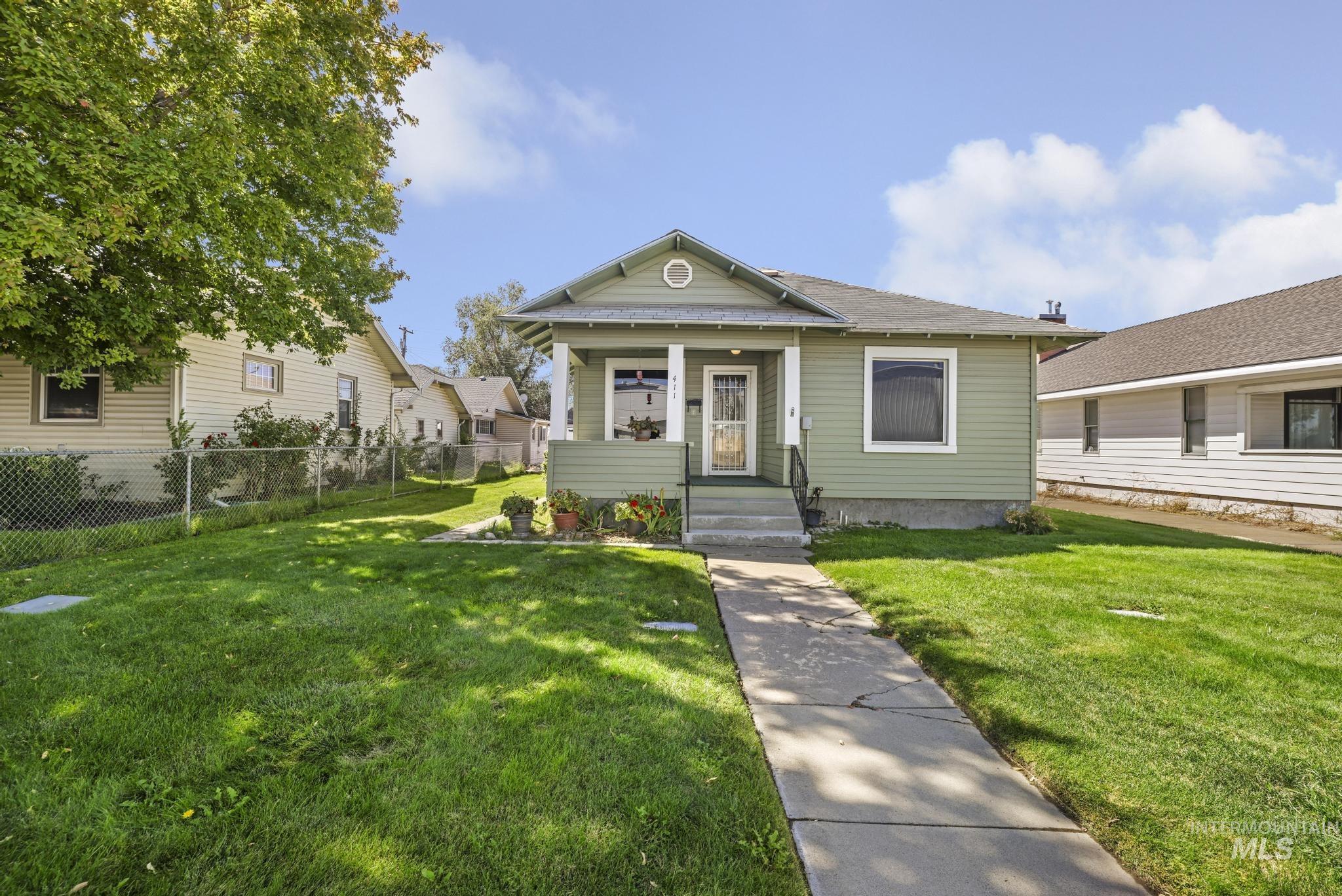 411 2nd Ave W Property Photo 2