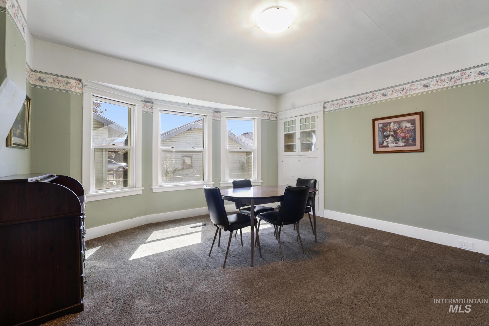 411 2nd Ave W Property Photo 11