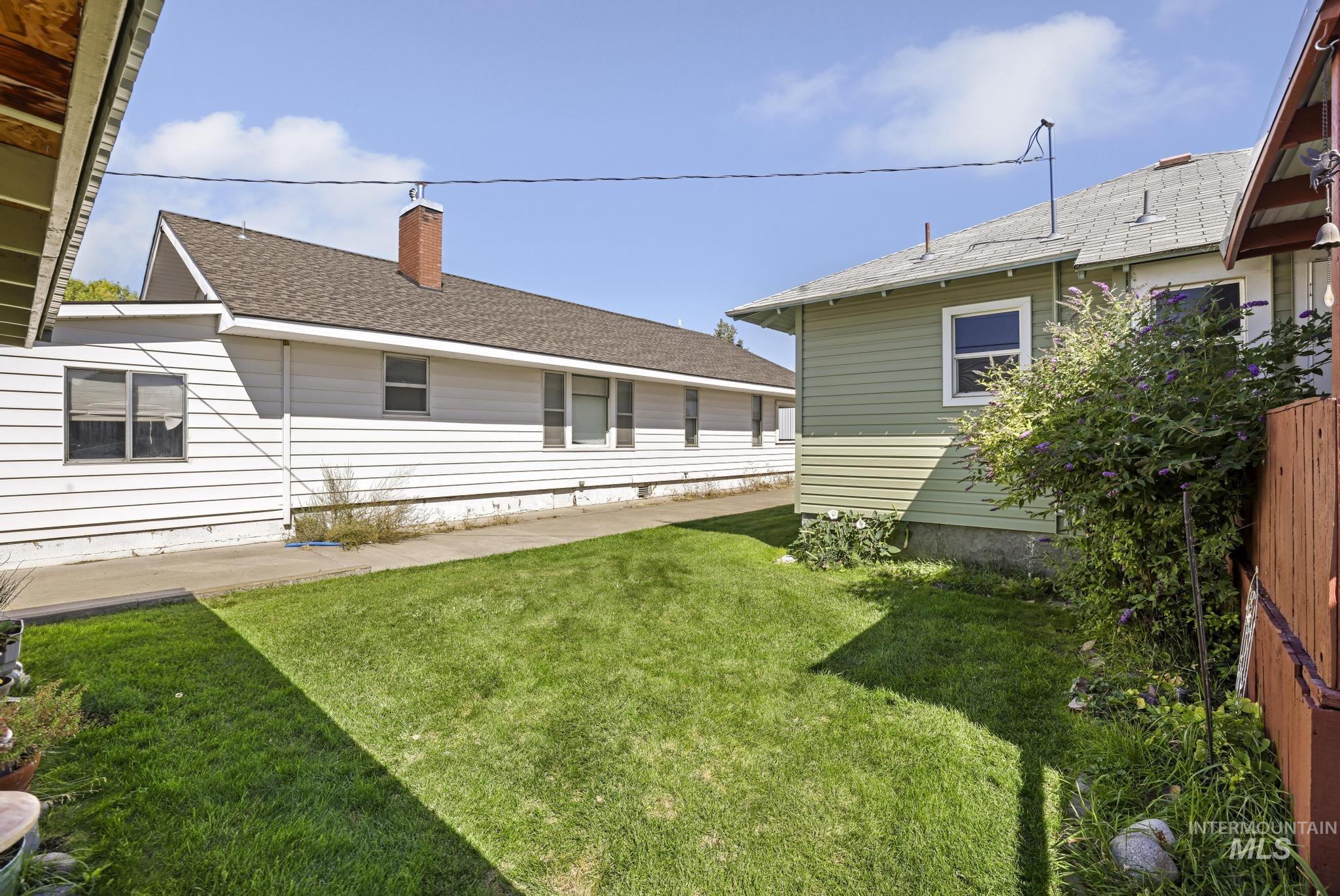 411 2nd Ave W Property Photo 35