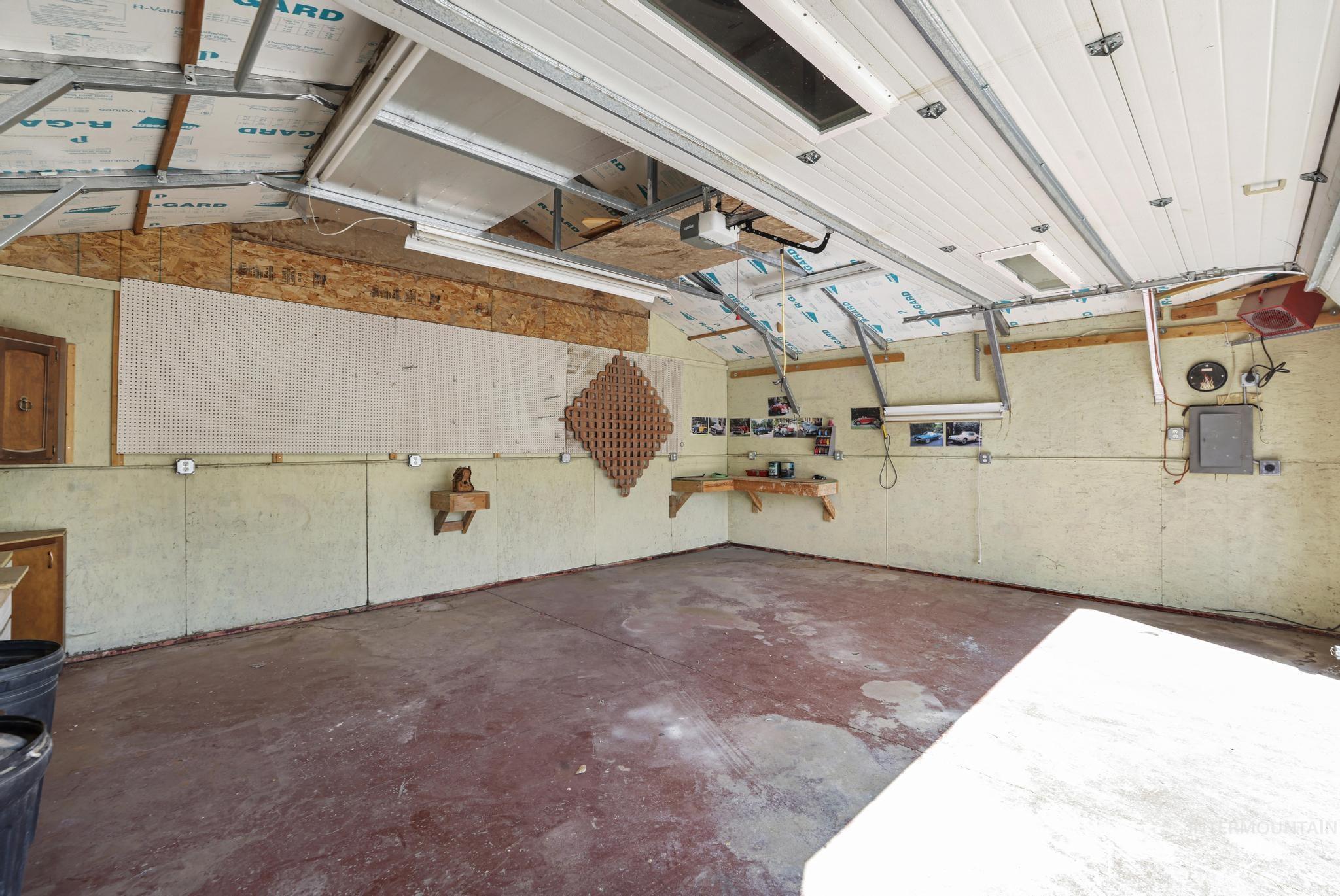411 2nd Ave W Property Photo 43