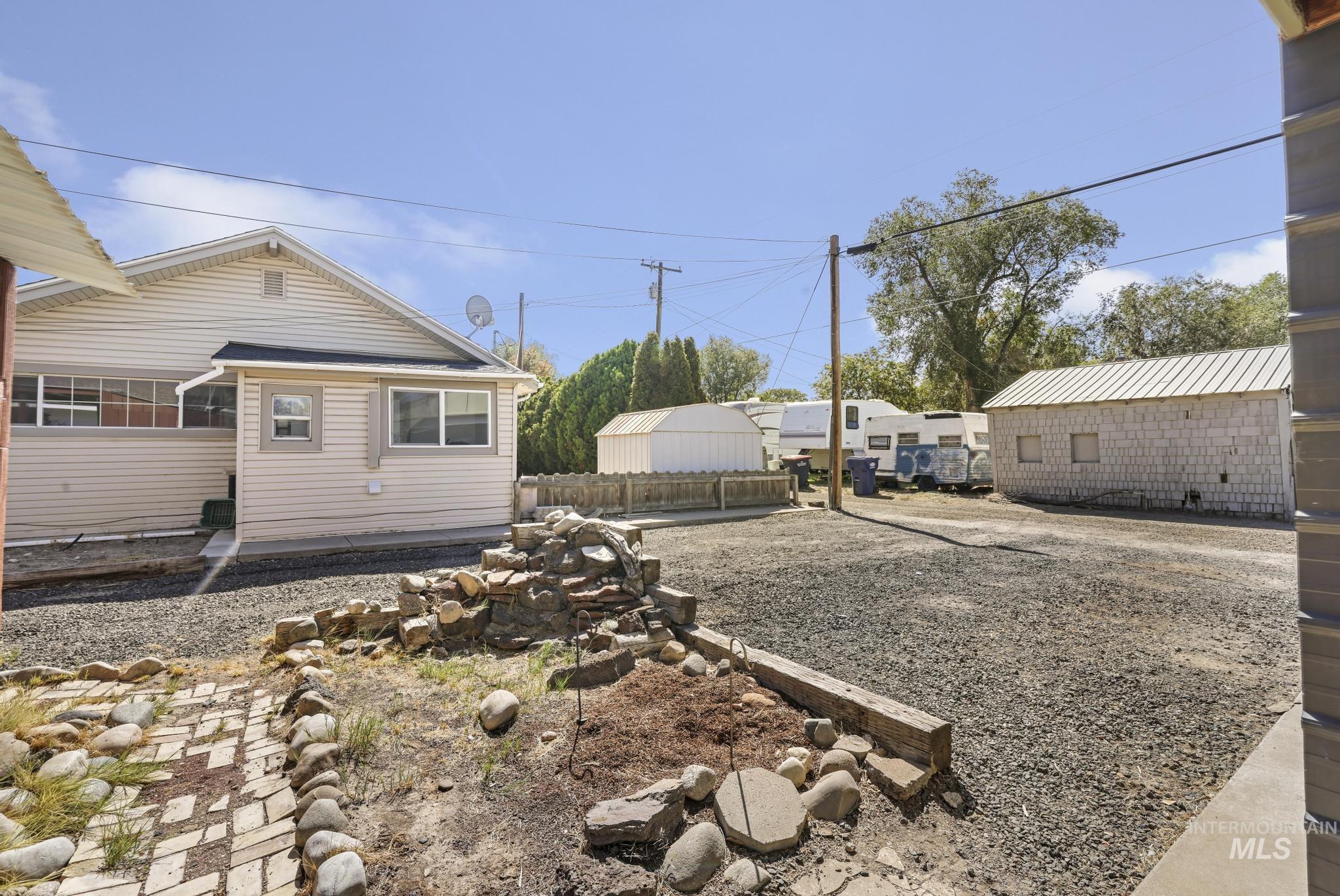 411 2nd Ave W Property Photo 44