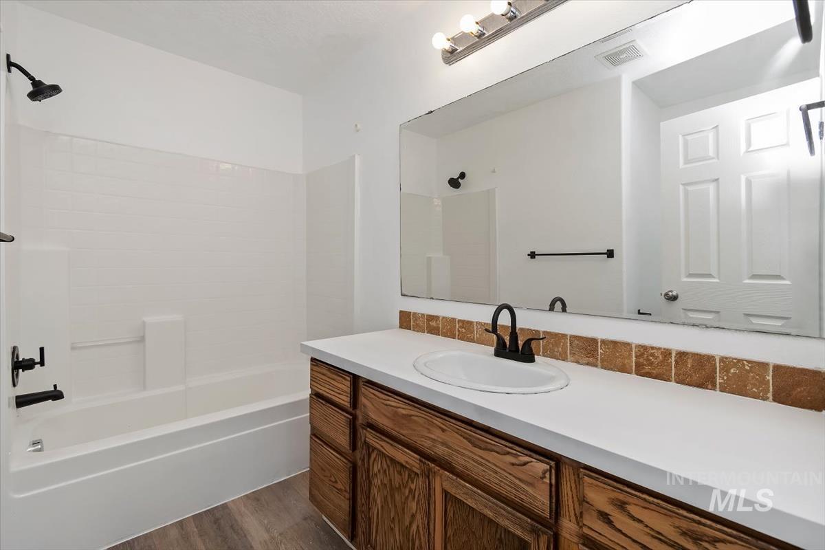 3915 N Abbott St Property Photo 26