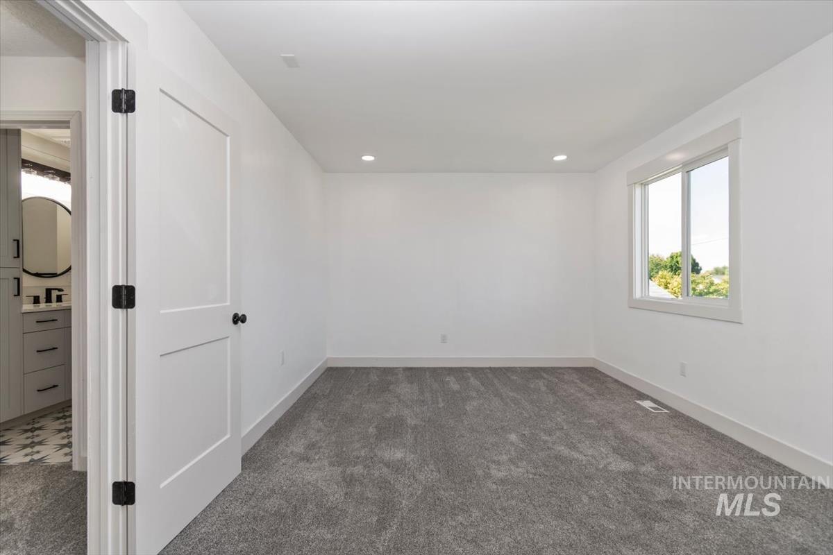 3915 N Abbott St Property Photo 28