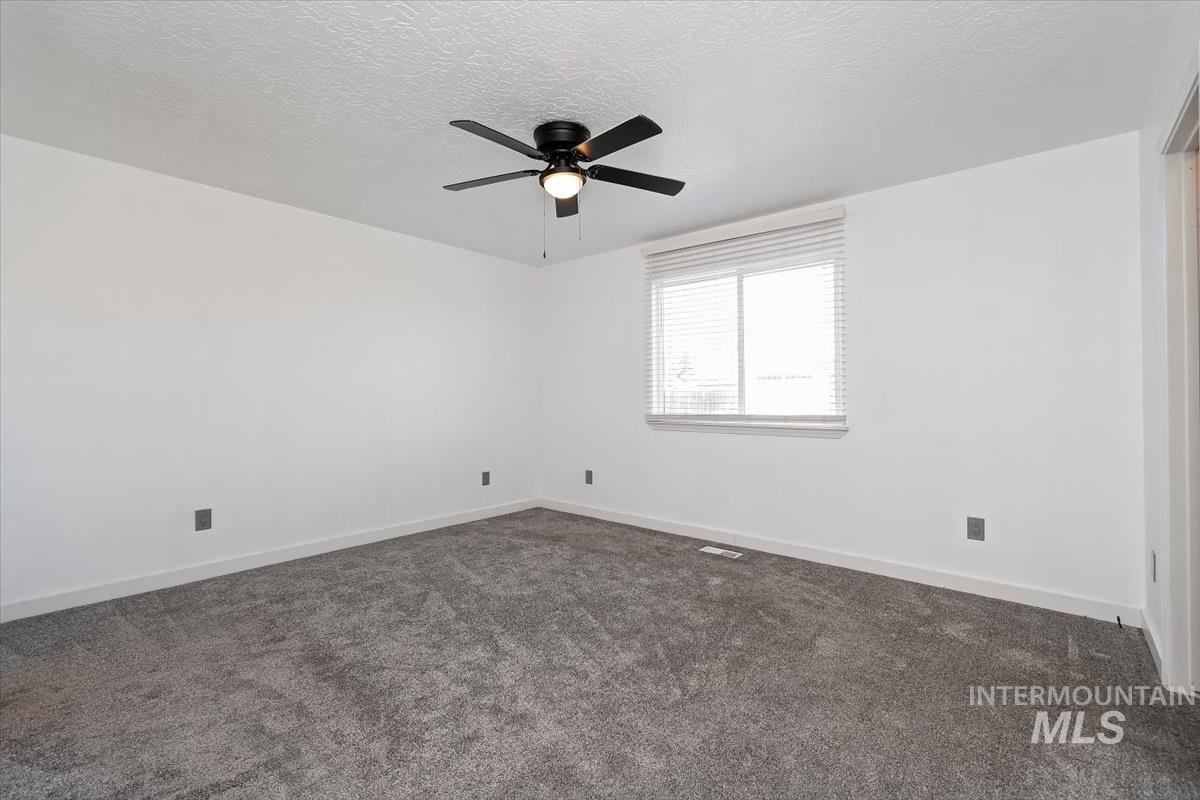 3915 N Abbott St Property Photo 29