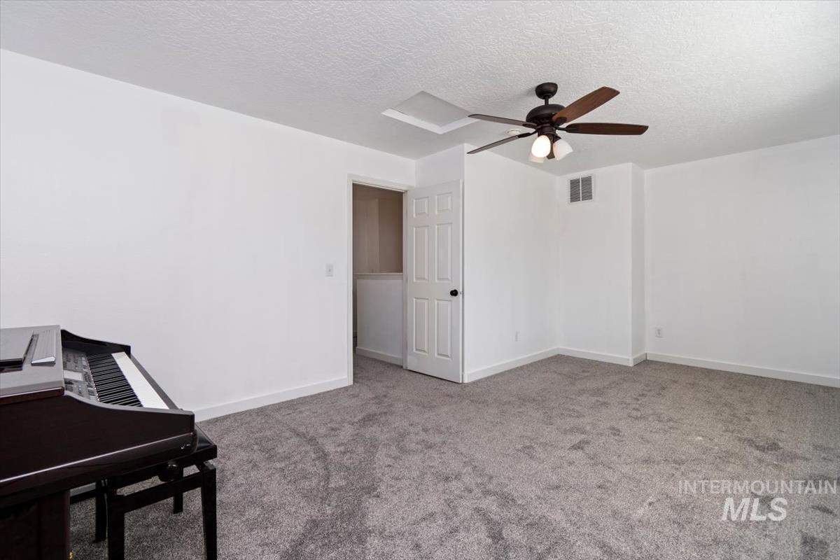 3915 N Abbott St Property Photo 35