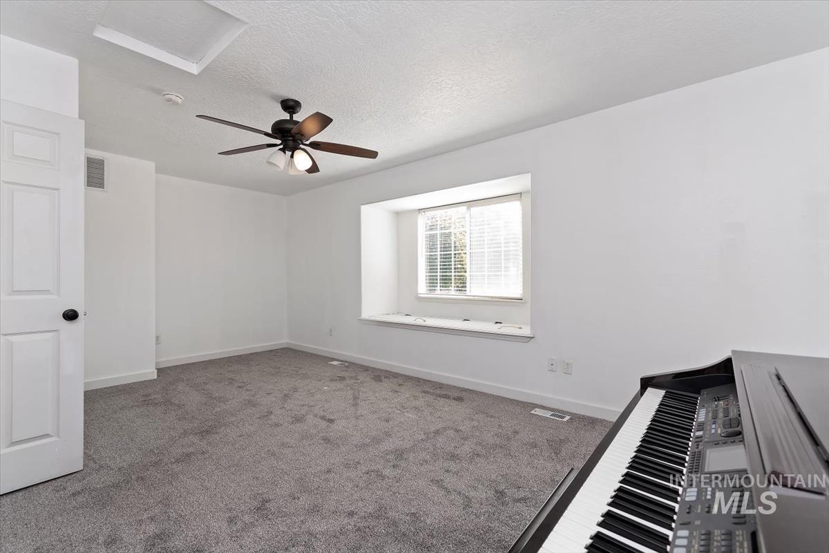 3915 N Abbott St Property Photo 36