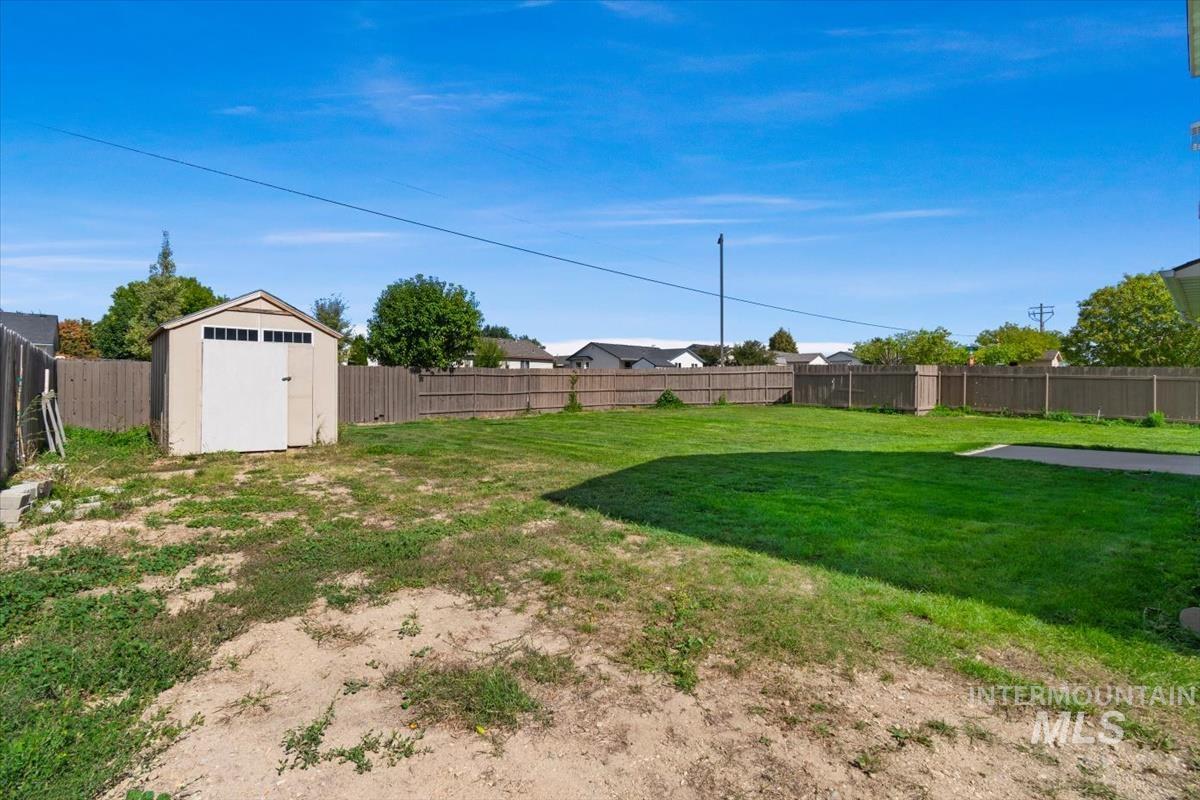 3915 N Abbott St Property Photo 42