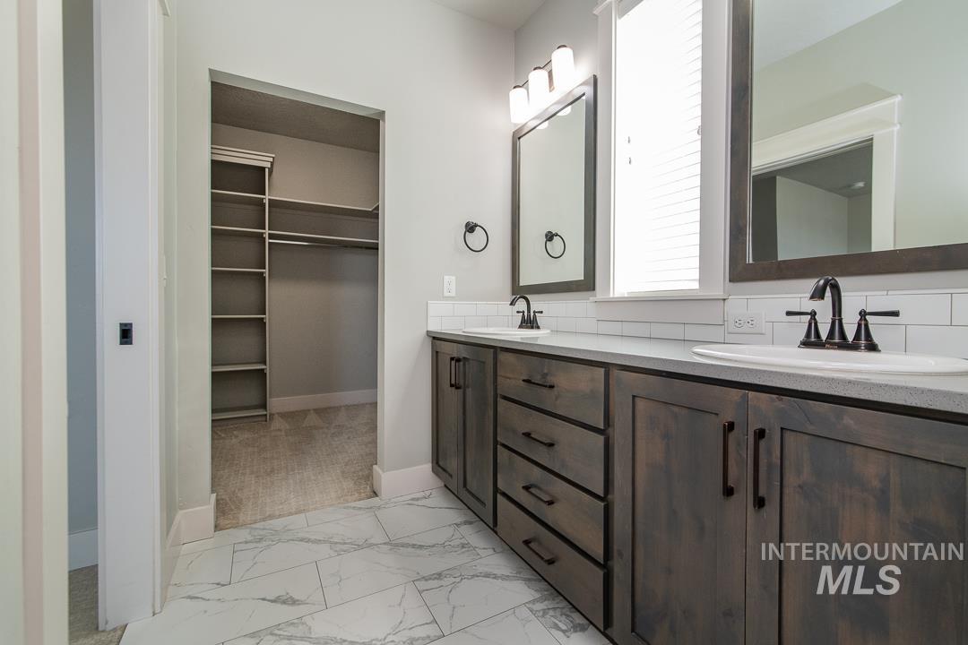 3349 E Girdner Dr Property Photo 14