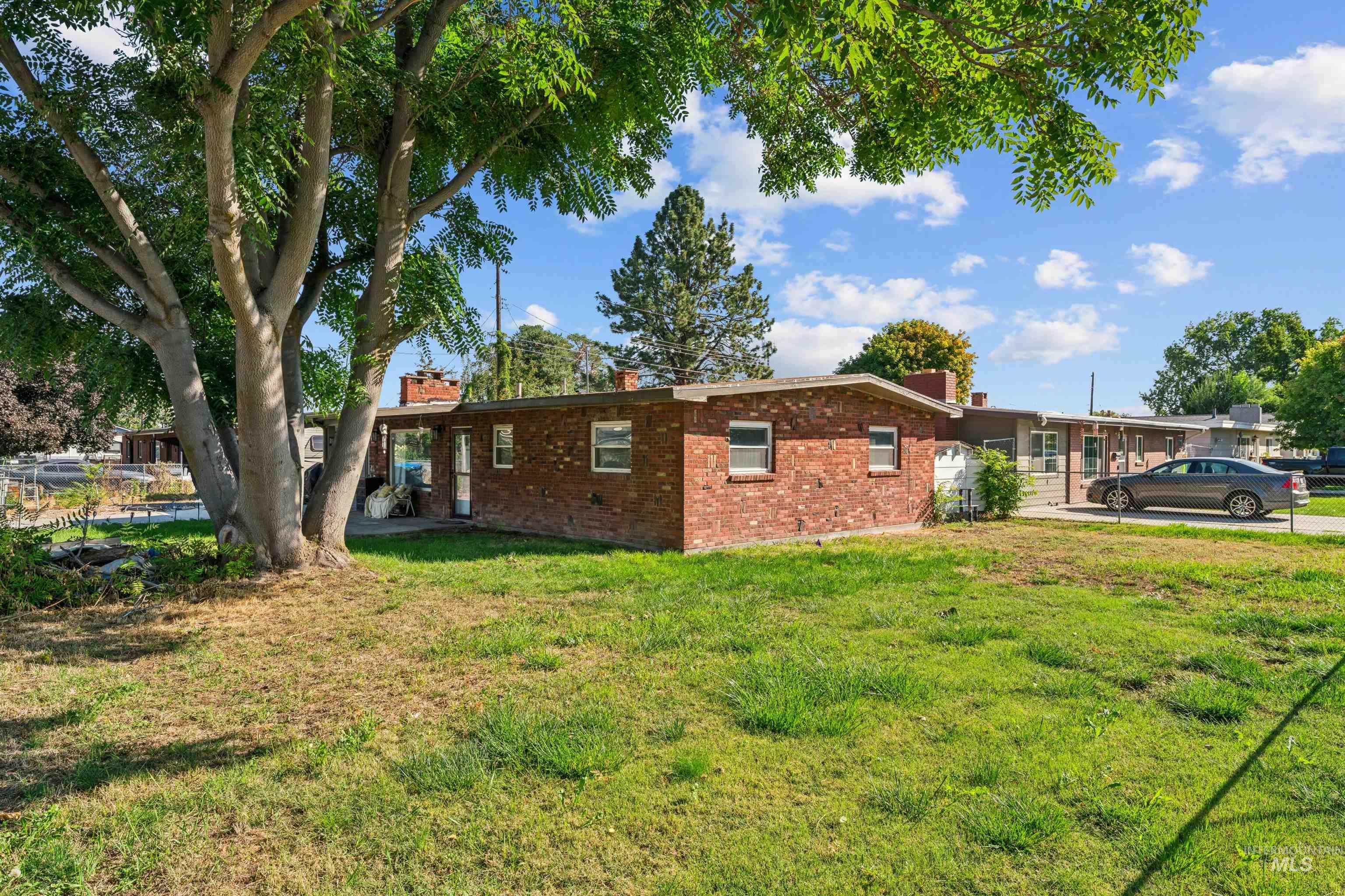 424 Meyer Ave Property Photo 17