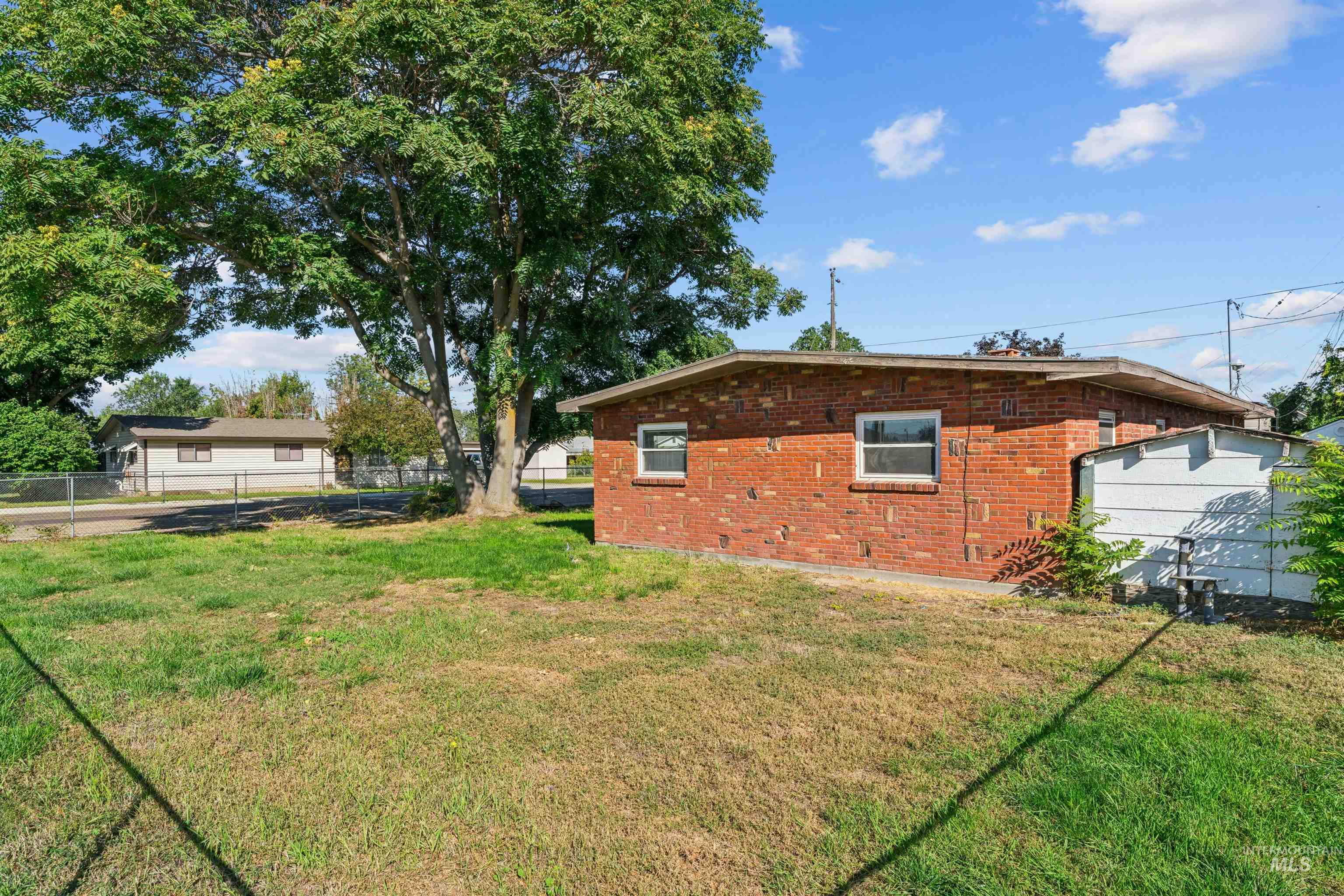 424 Meyer Ave Property Photo 18