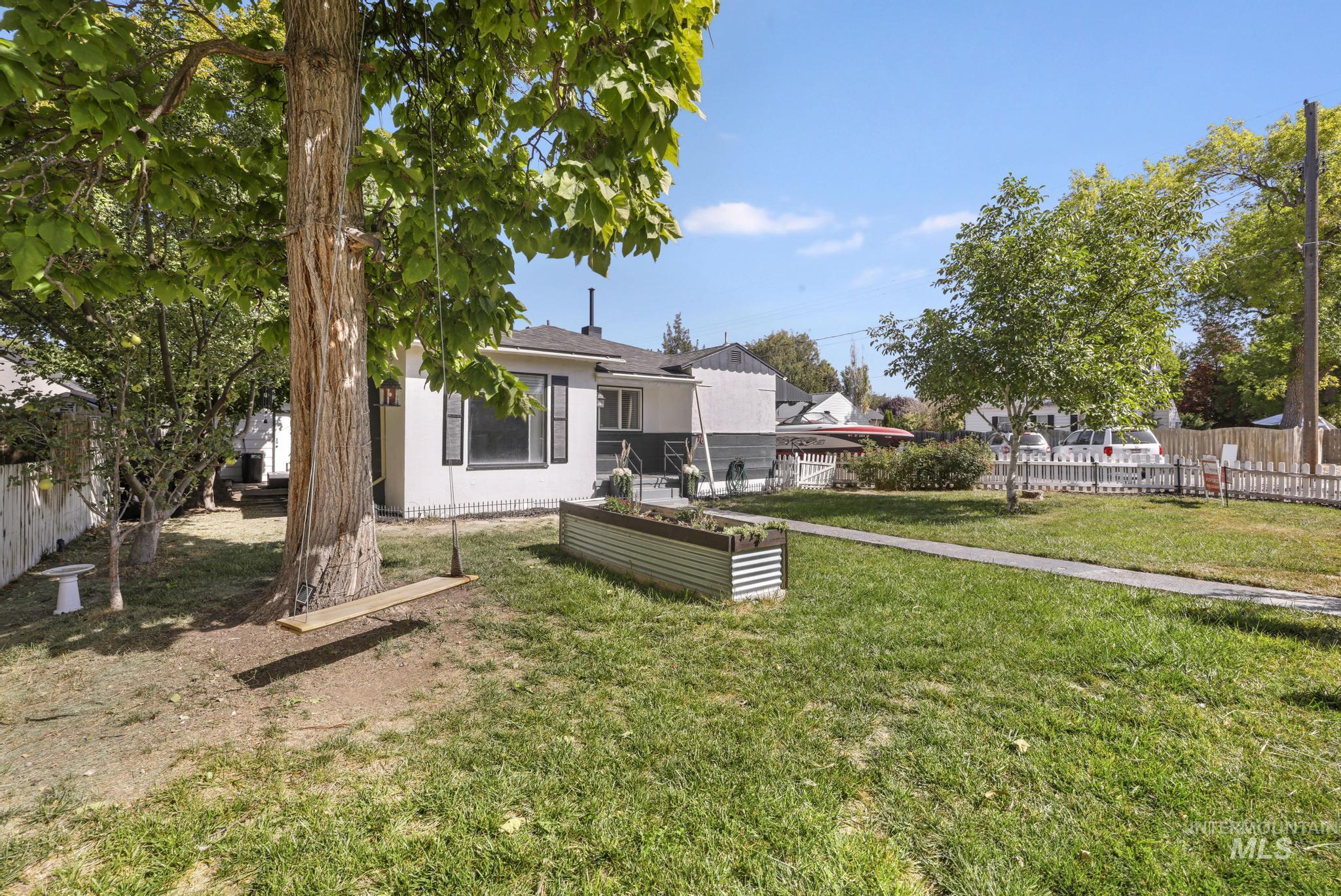 767 Shoup Avenue Property Photo 4