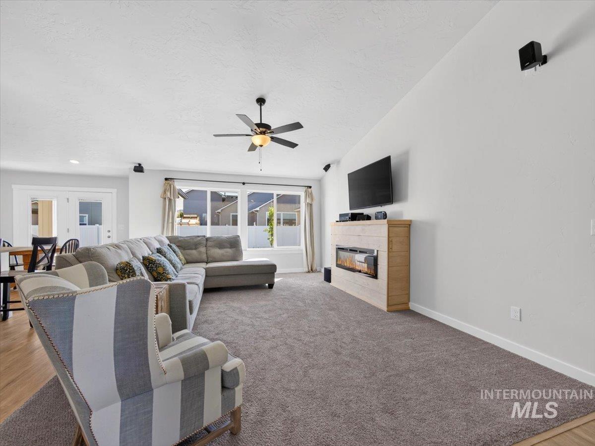 1118 Werle Way Property Photo 10