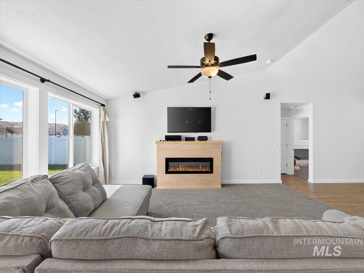 1118 Werle Way Property Photo 11