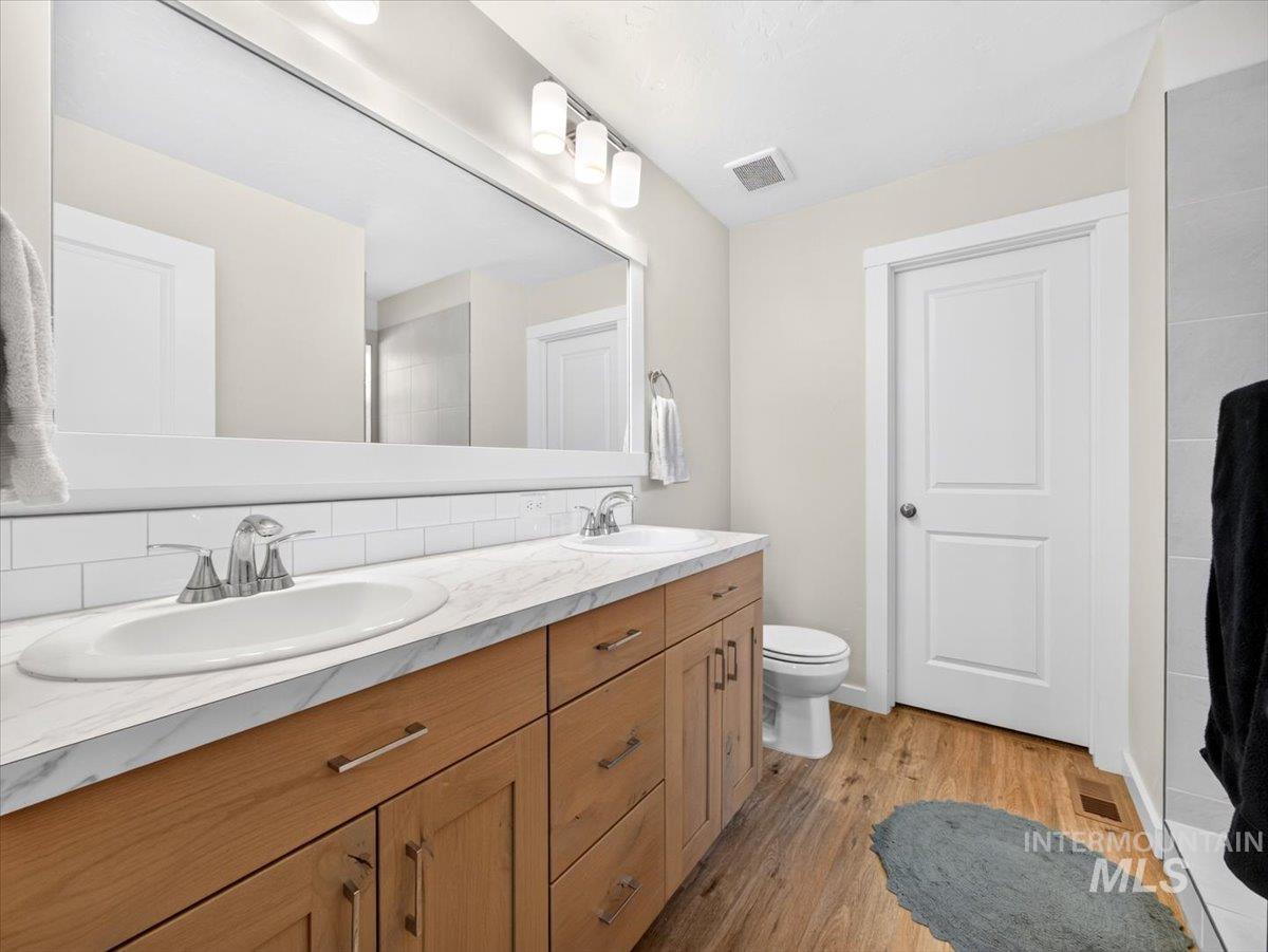 1118 Werle Way Property Photo 38
