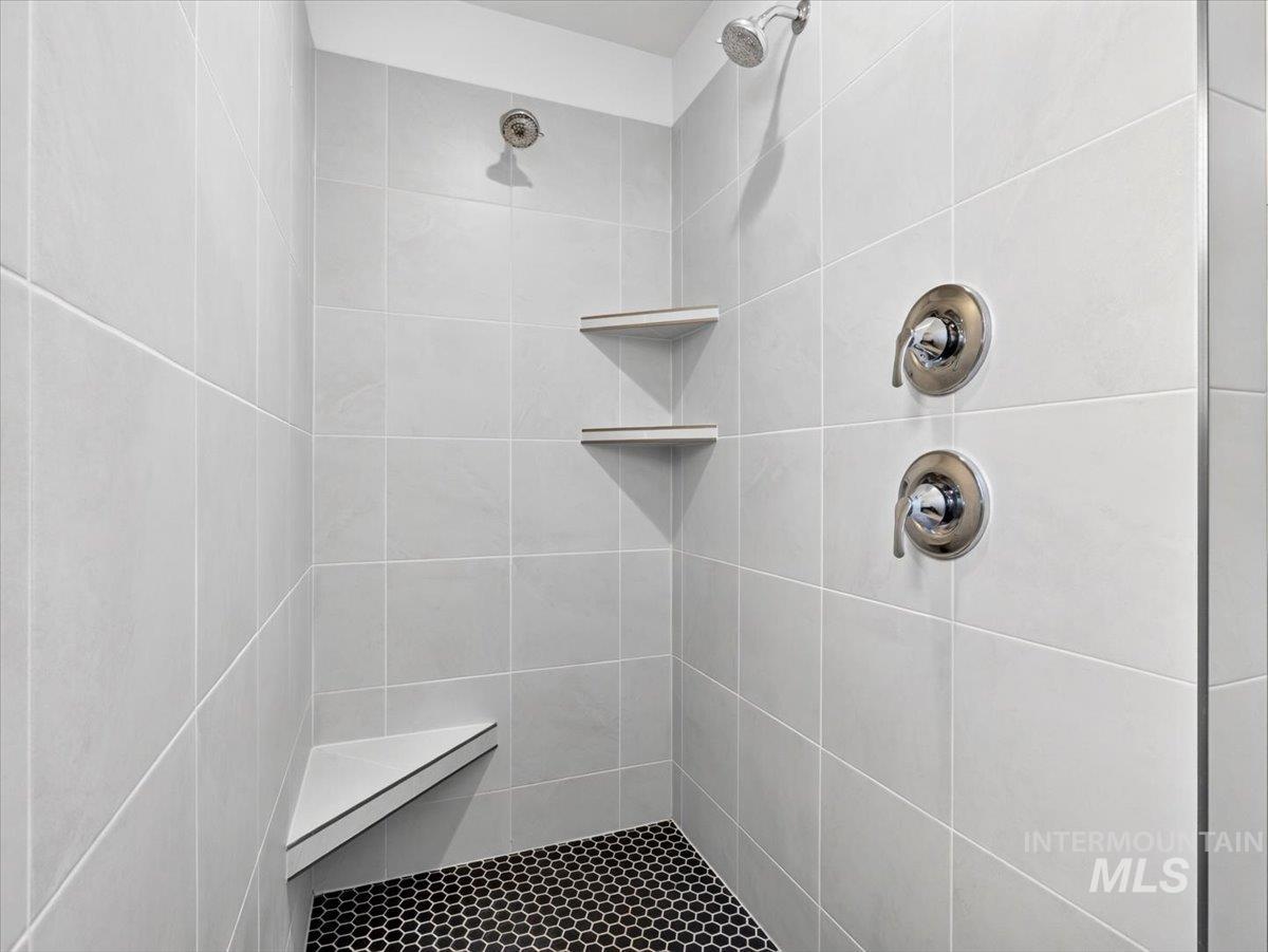 1118 Werle Way Property Photo 39