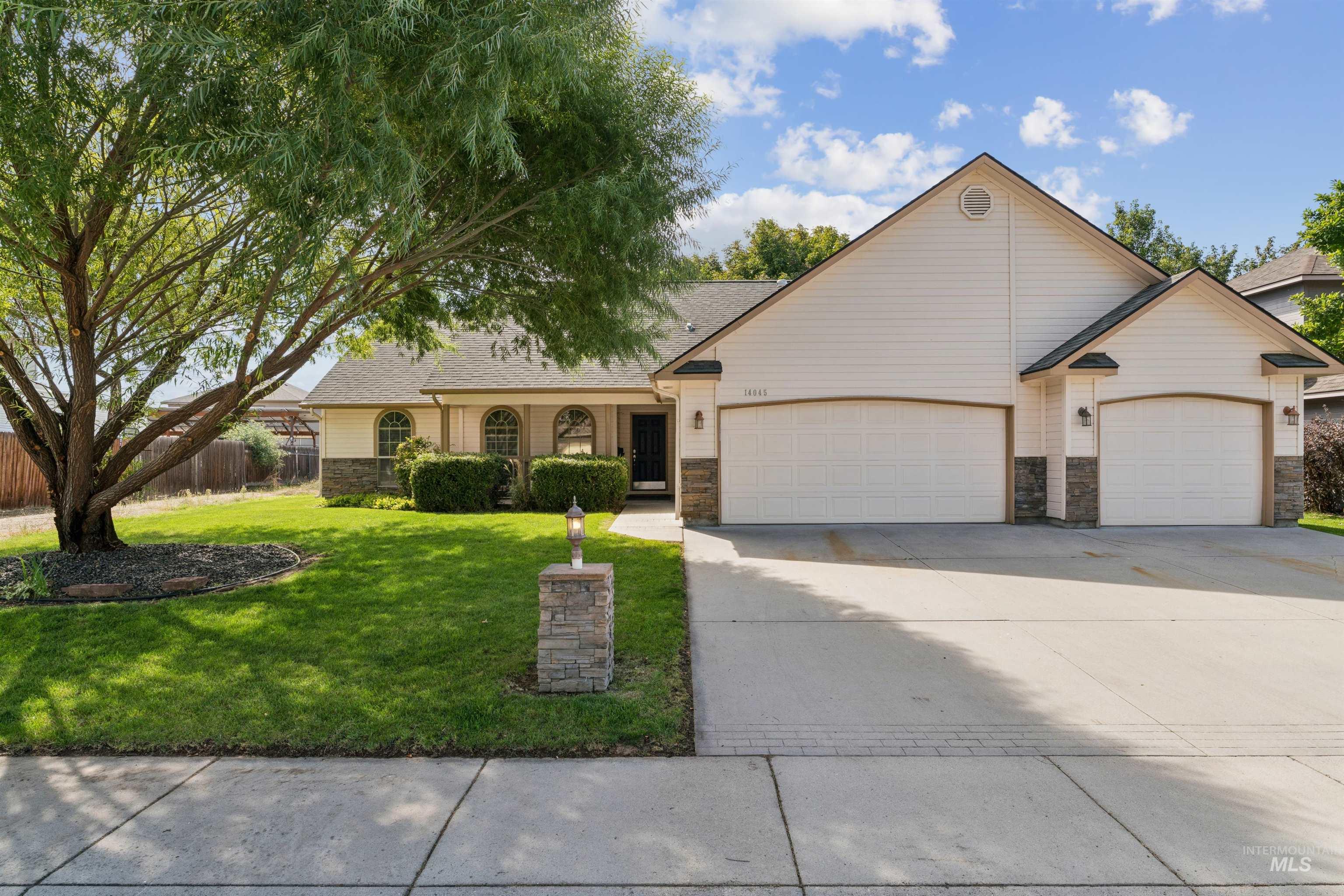 14045 W Hartford Drive Property Photo 1