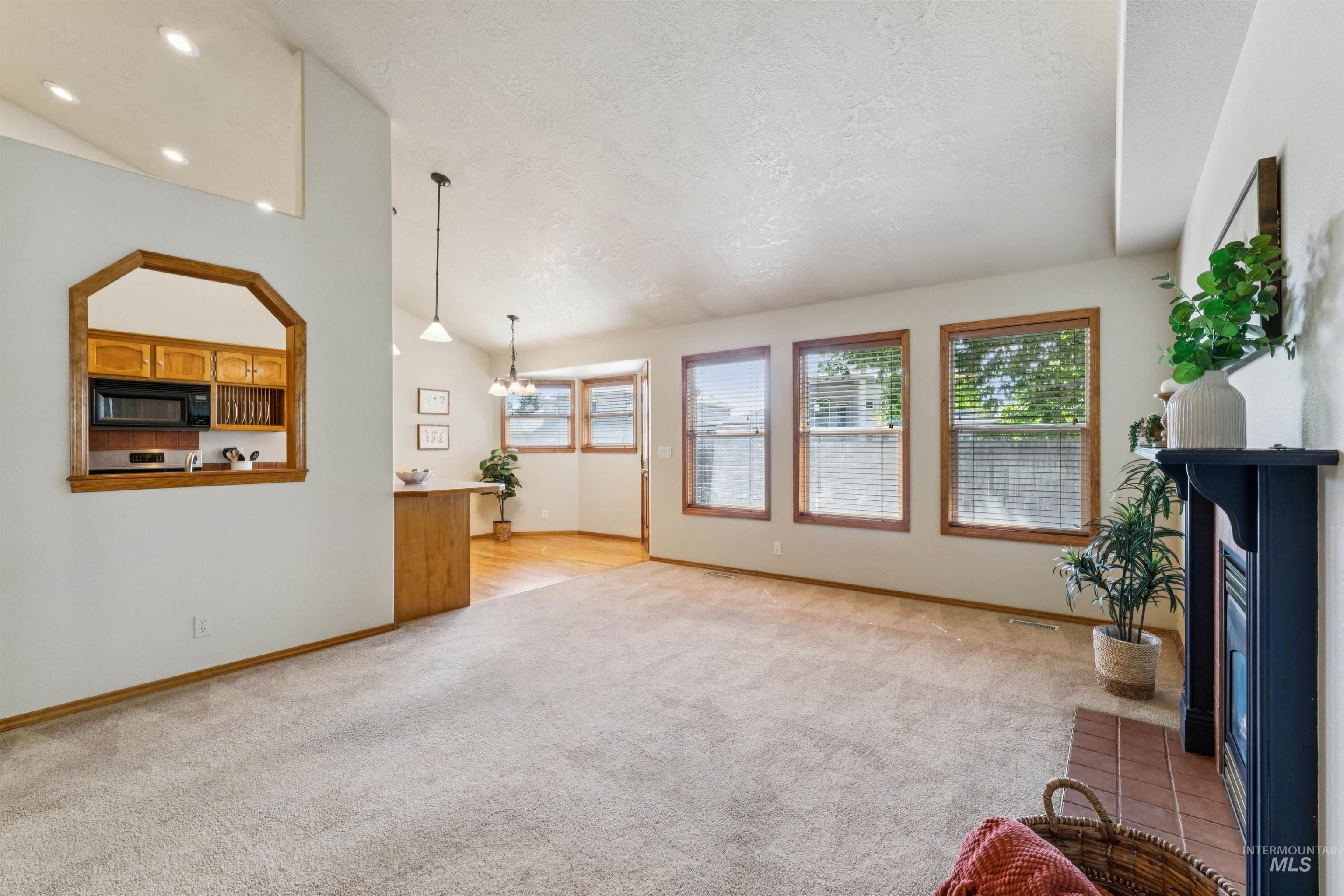 14045 W Hartford Drive Property Photo 3