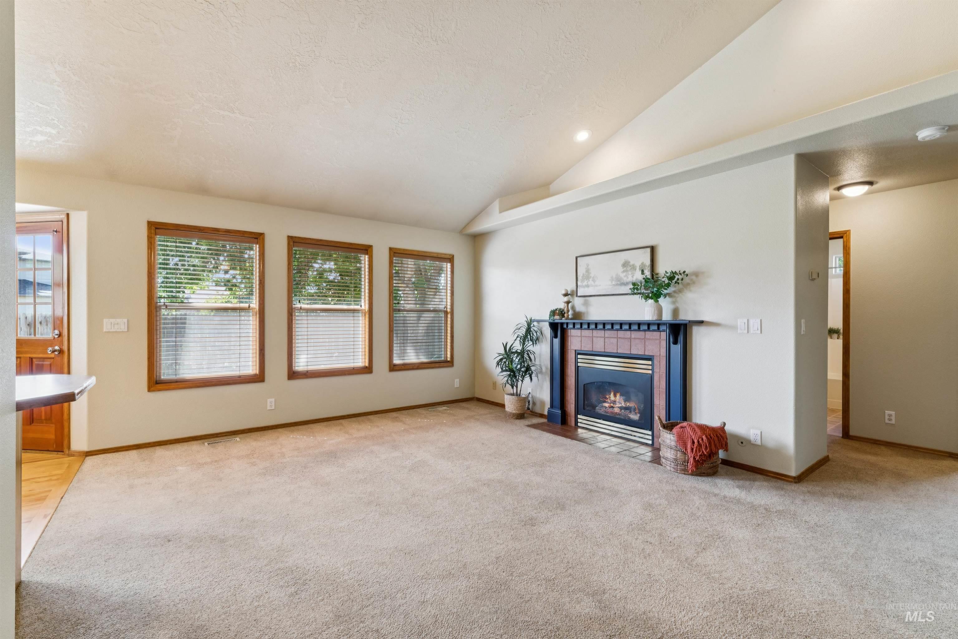 14045 W Hartford Drive Property Photo 4