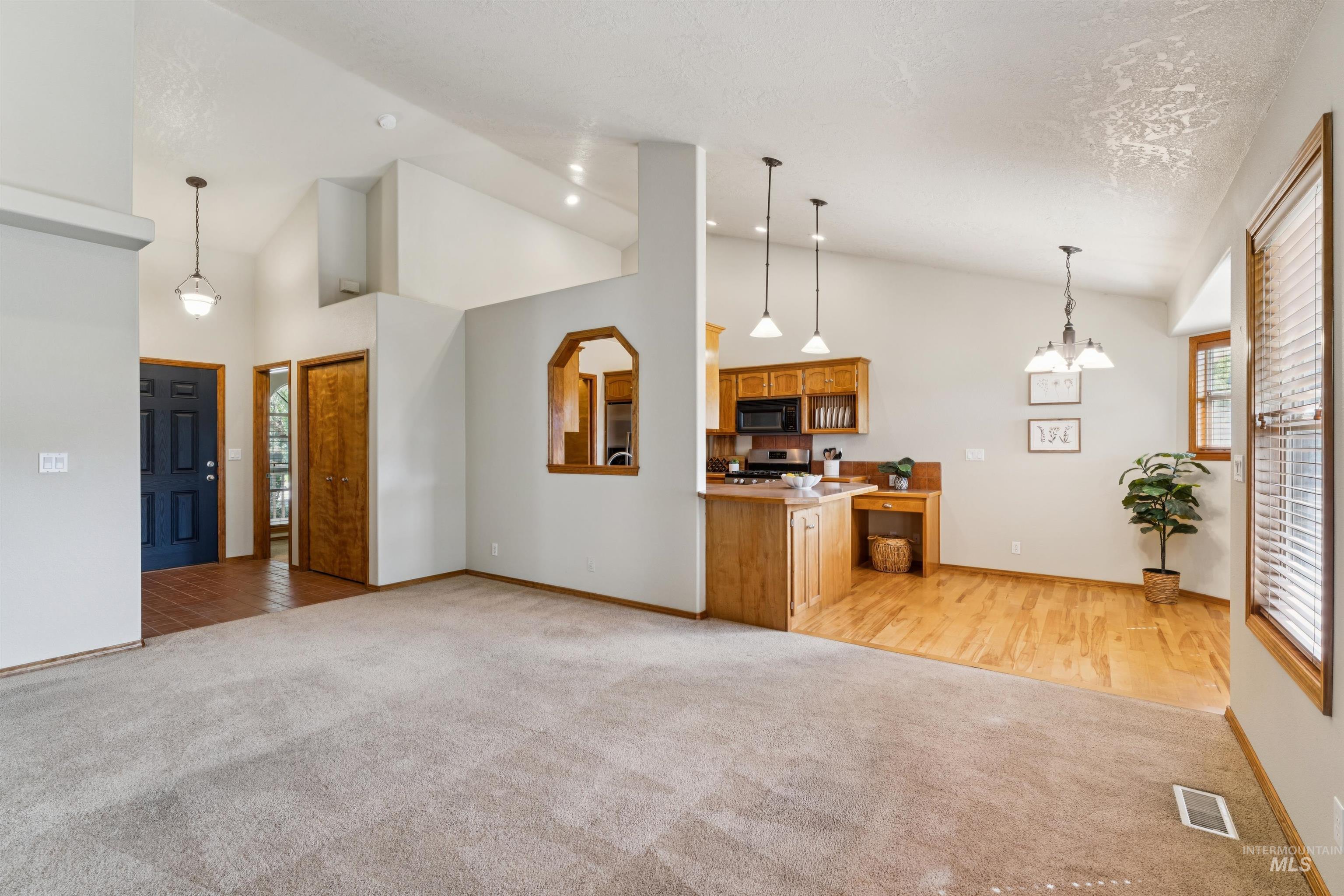 14045 W Hartford Drive Property Photo 5
