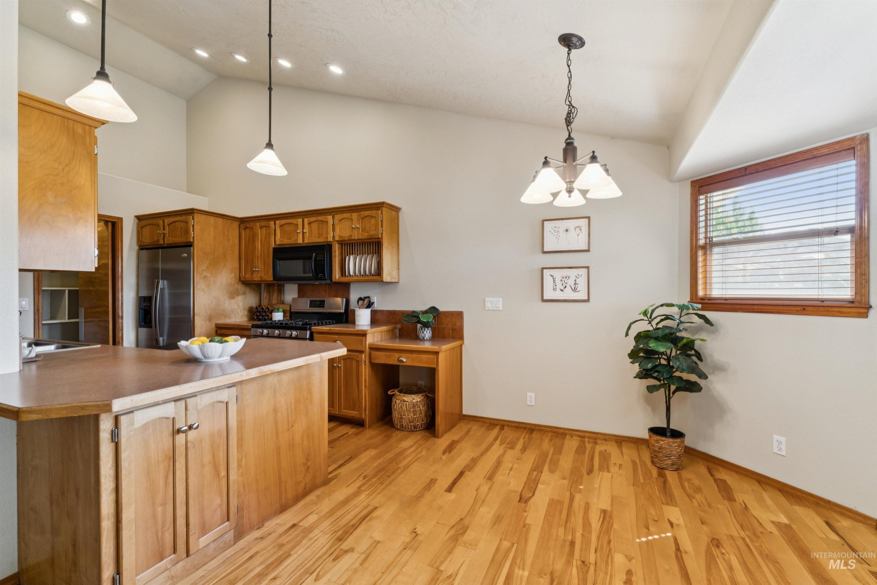 14045 W Hartford Drive Property Photo 7