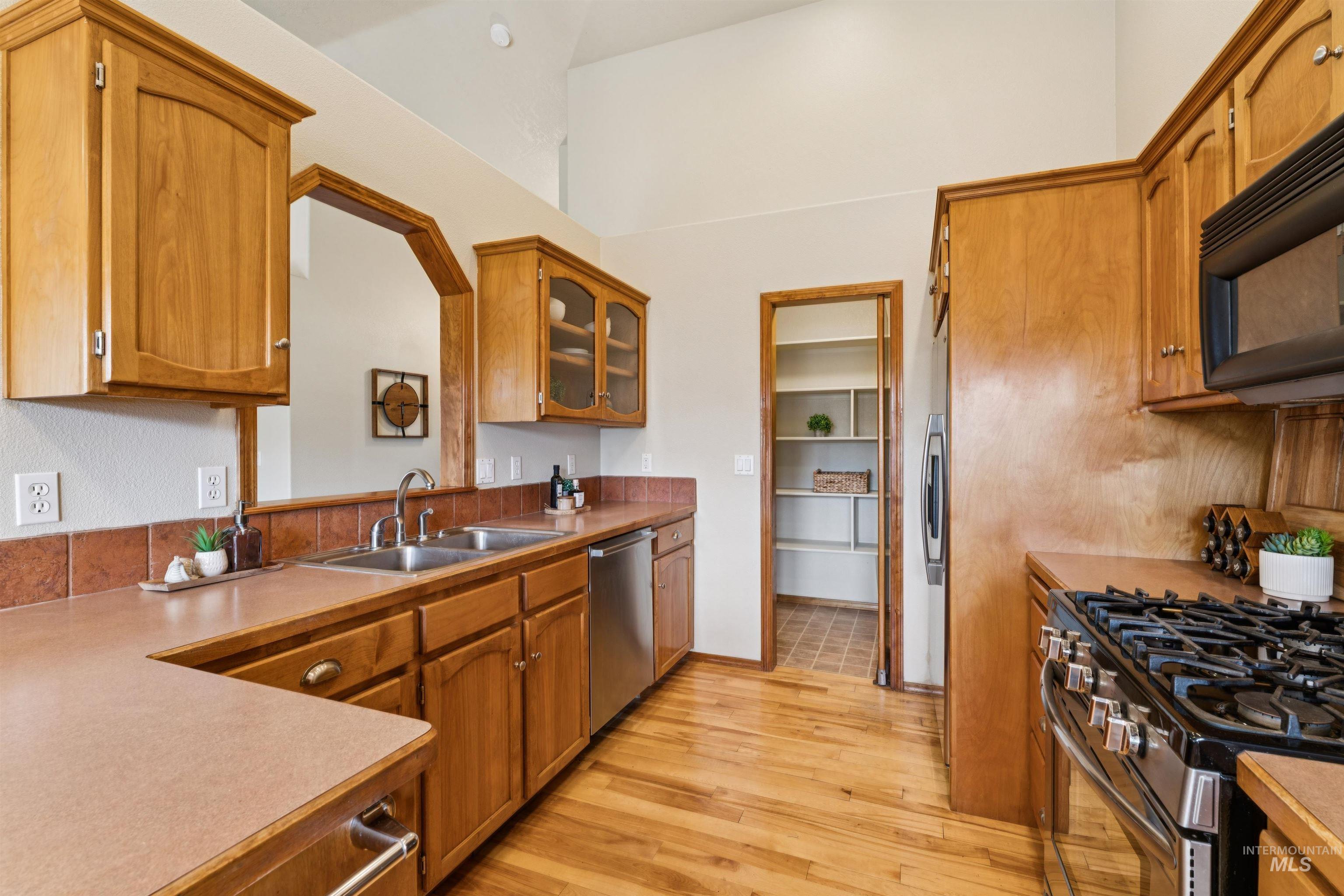 14045 W Hartford Drive Property Photo 9