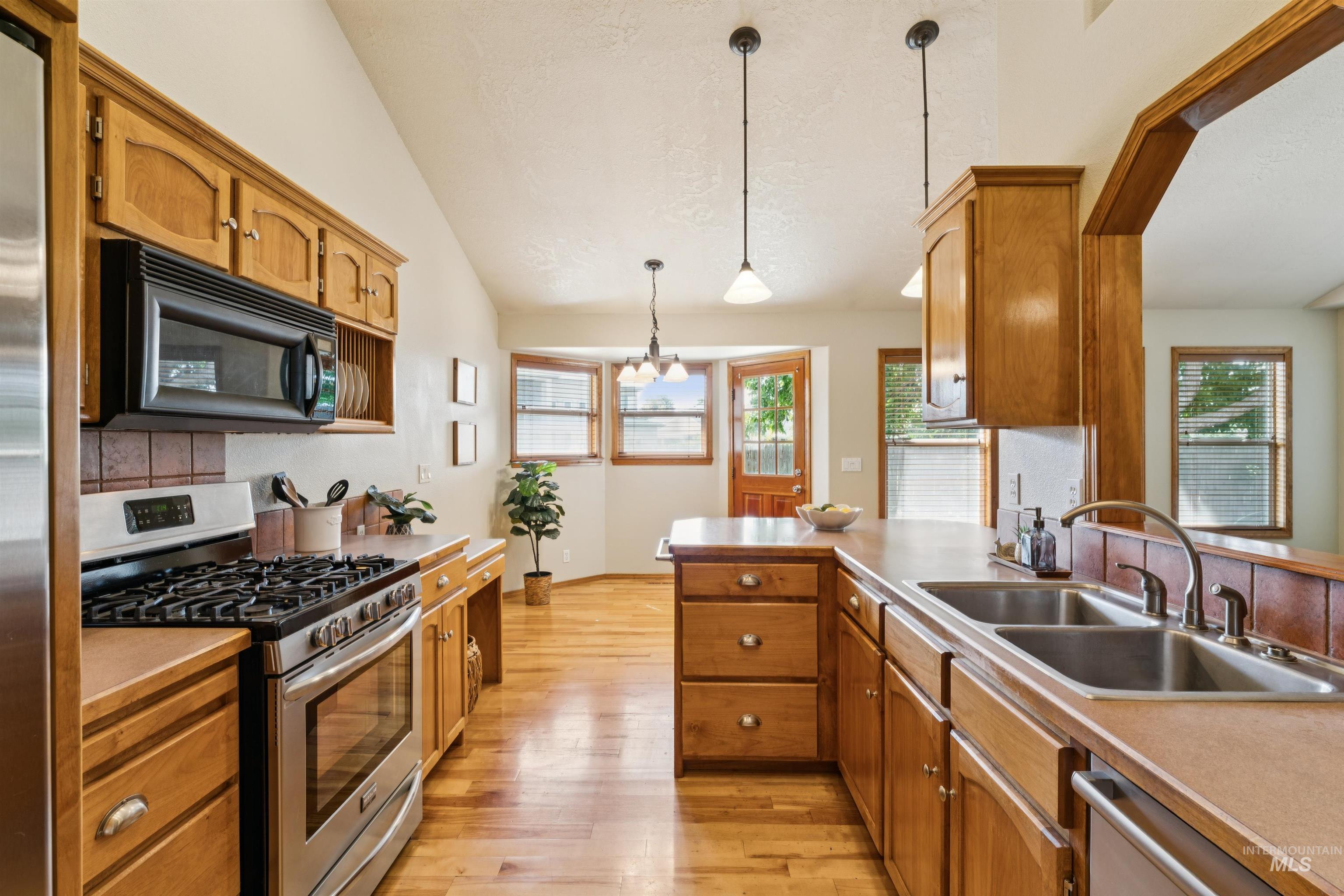 14045 W Hartford Drive Property Photo 11
