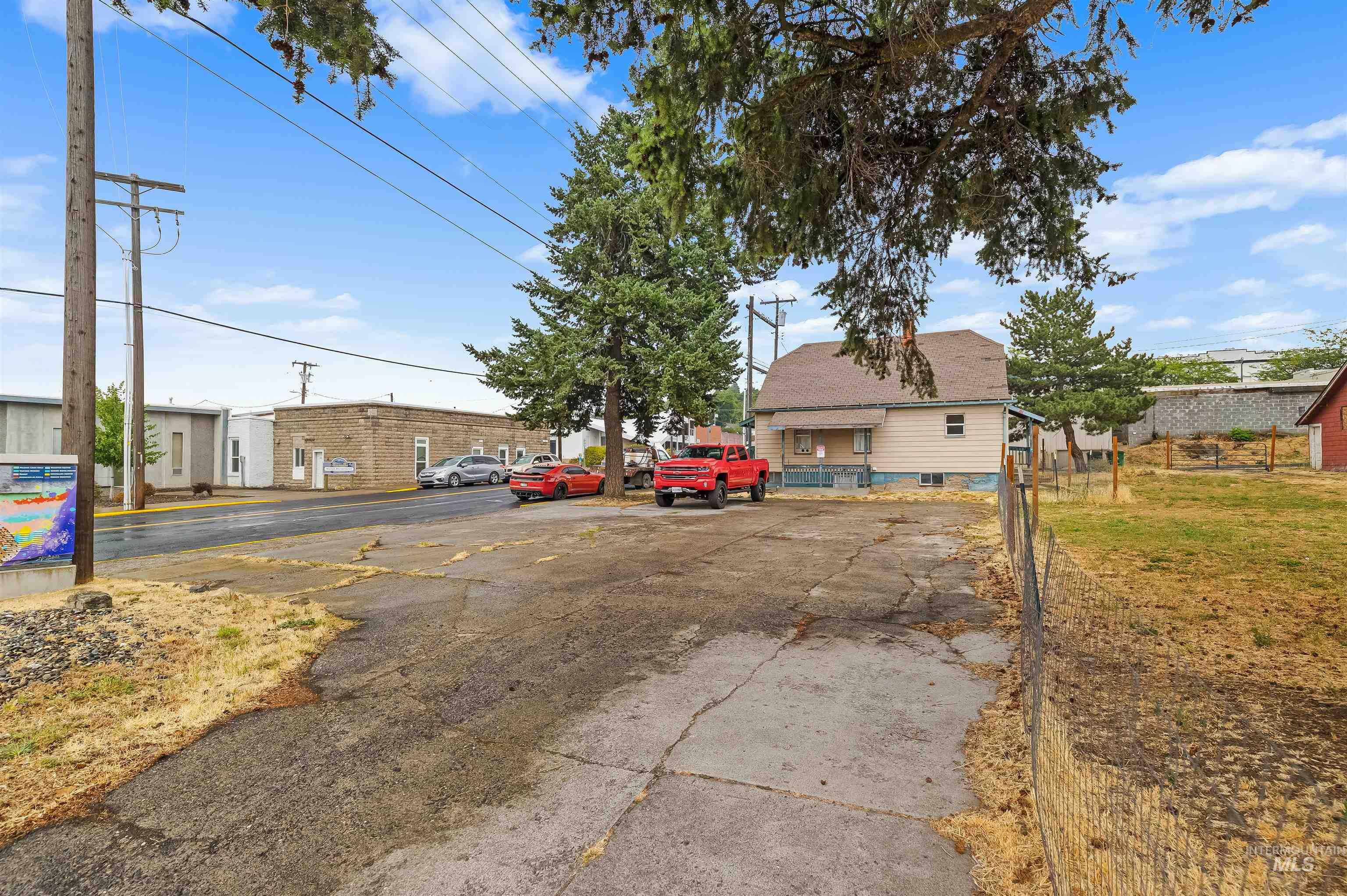114, 116, 120 N Jackson St/ W. A St Property Photo 12
