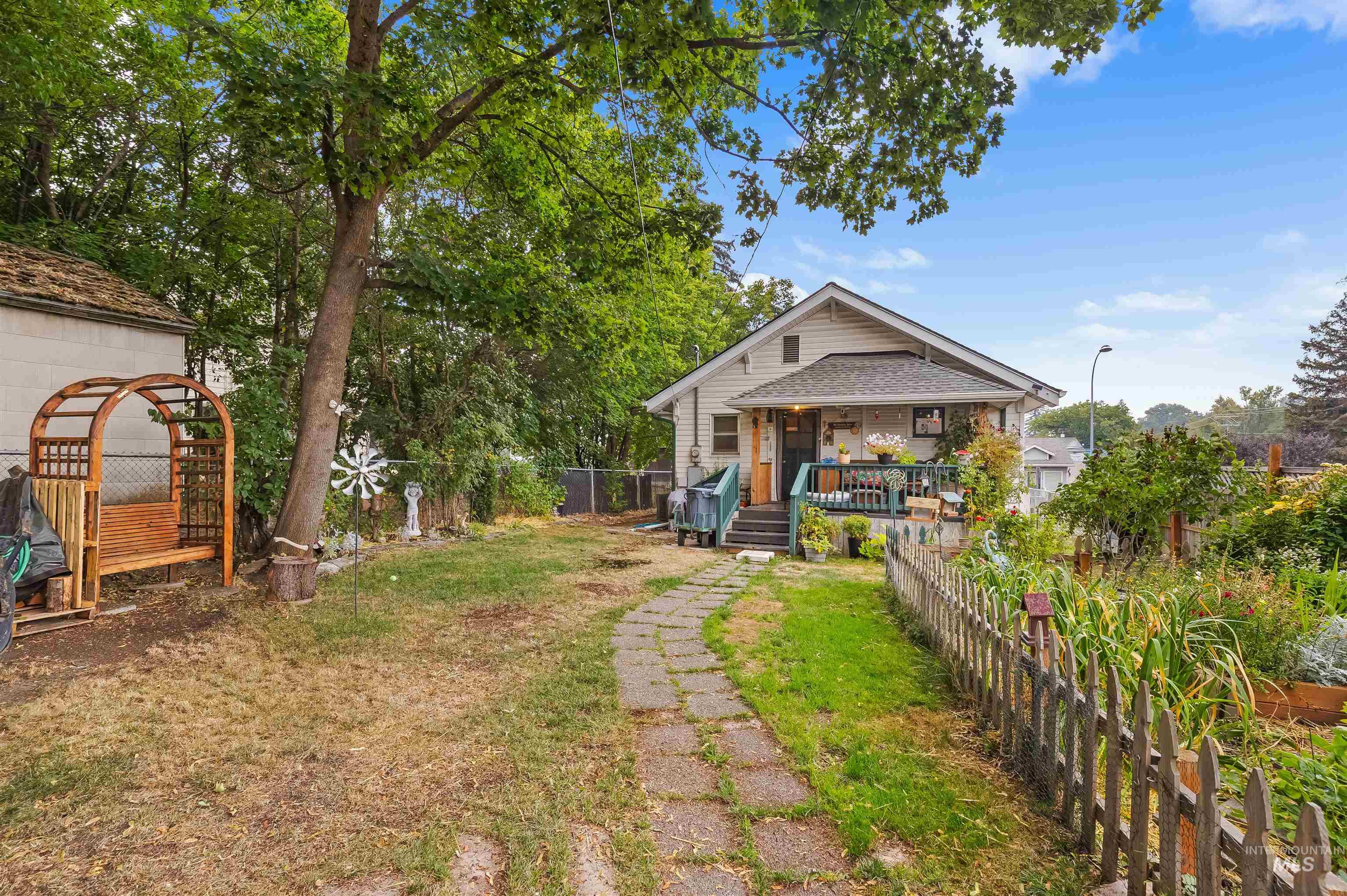 114, 116, 120 N Jackson St/ W. A St Property Photo 18