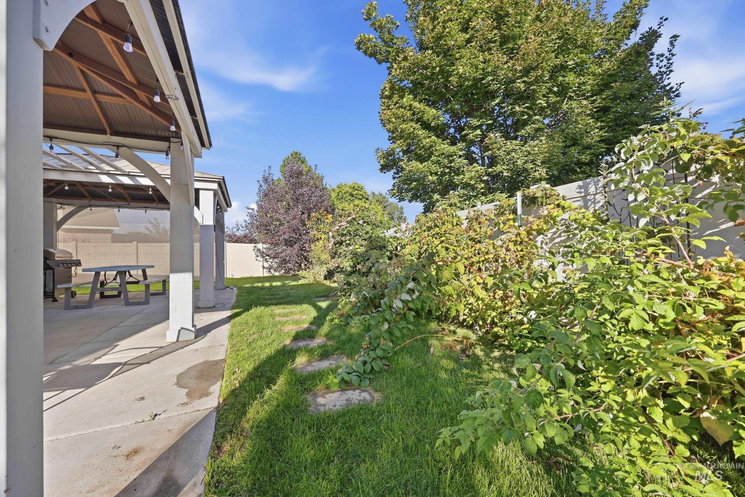 10690 Hackberry St Property Photo 32