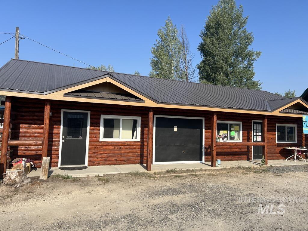 835 S Main Street Property Photo 4