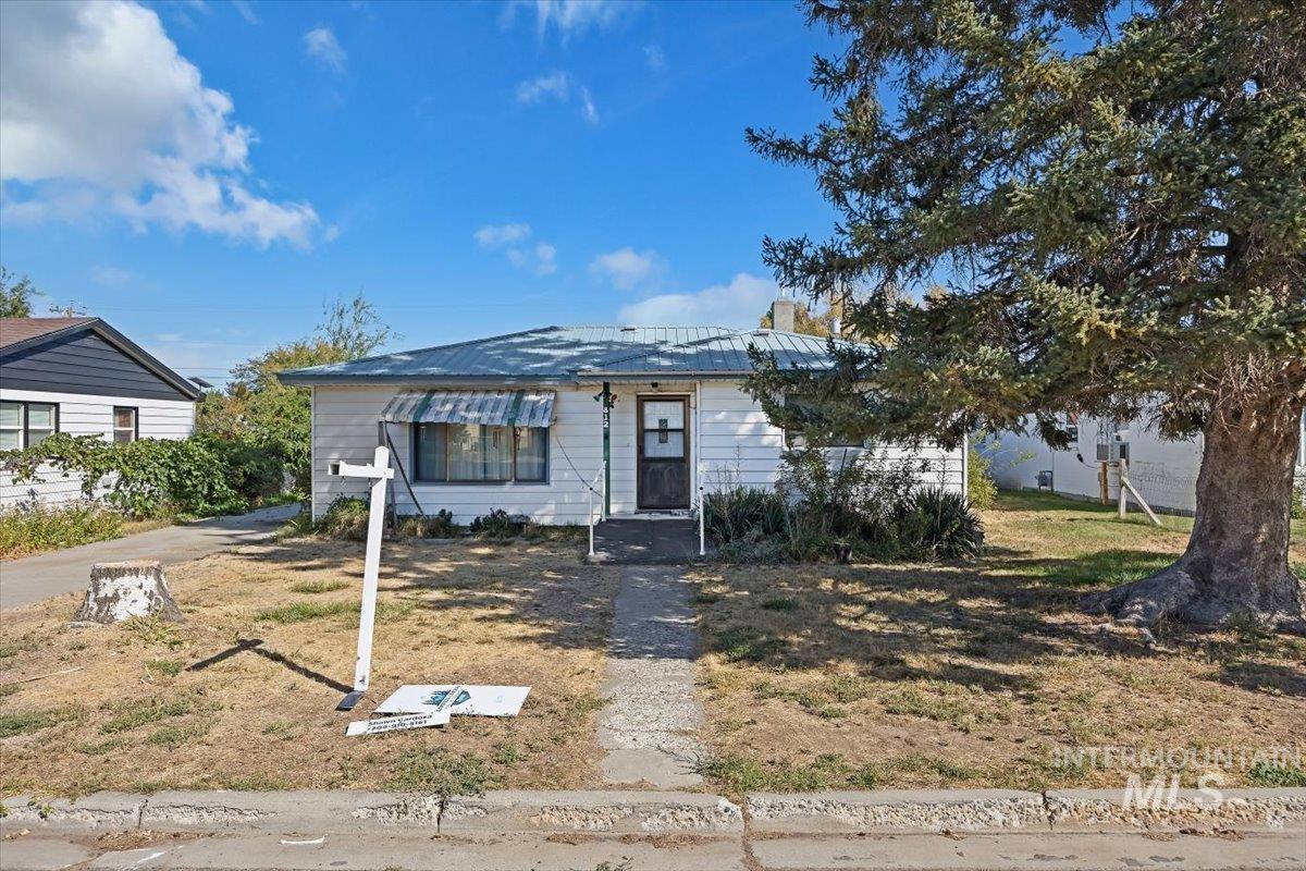 812 9th Ave East Property Photo 1
