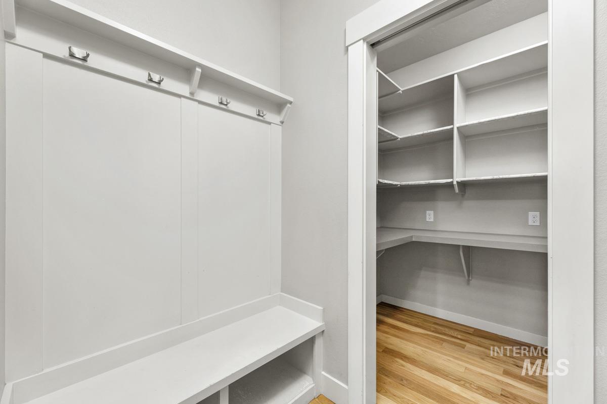 5214 S Wayland Ave Property Photo 8